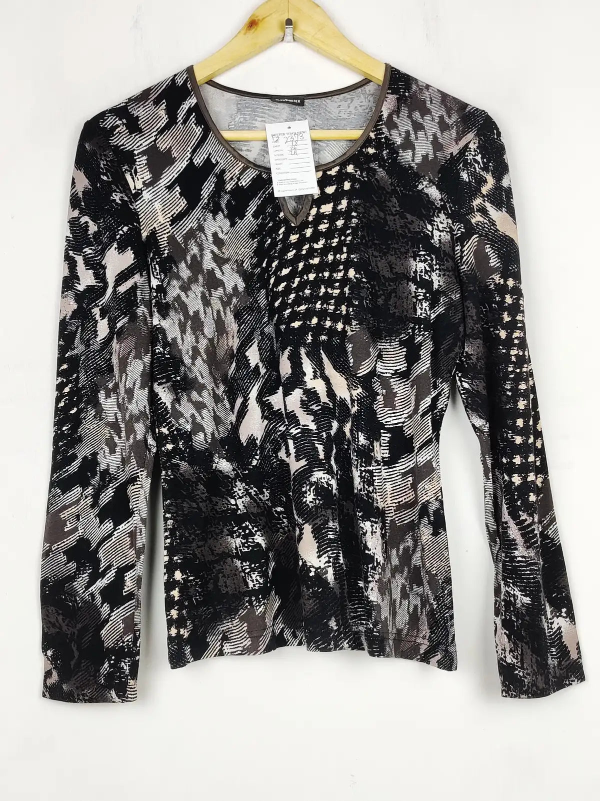 Buy online pre-used pre-loved 100% authentic & Original branded Gerry Weber (FS-2373) available in Pakistan. Top international brands avilable.