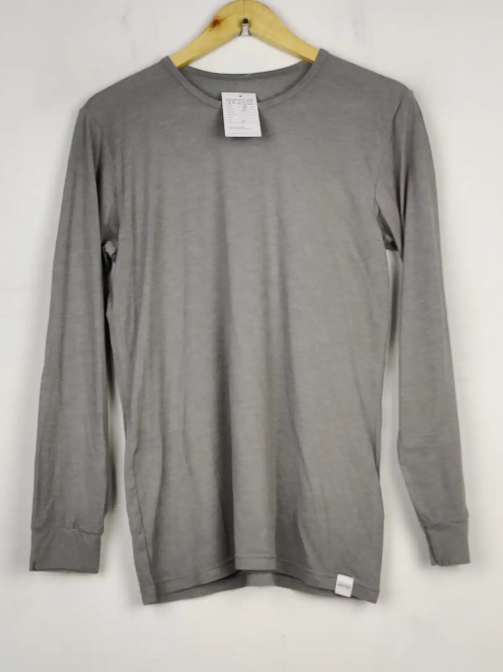 Buy online pre-used pre-loved 100% authentic & Original branded Uniqlo (FS-2405) available in Pakistan. Top international brands avilable.