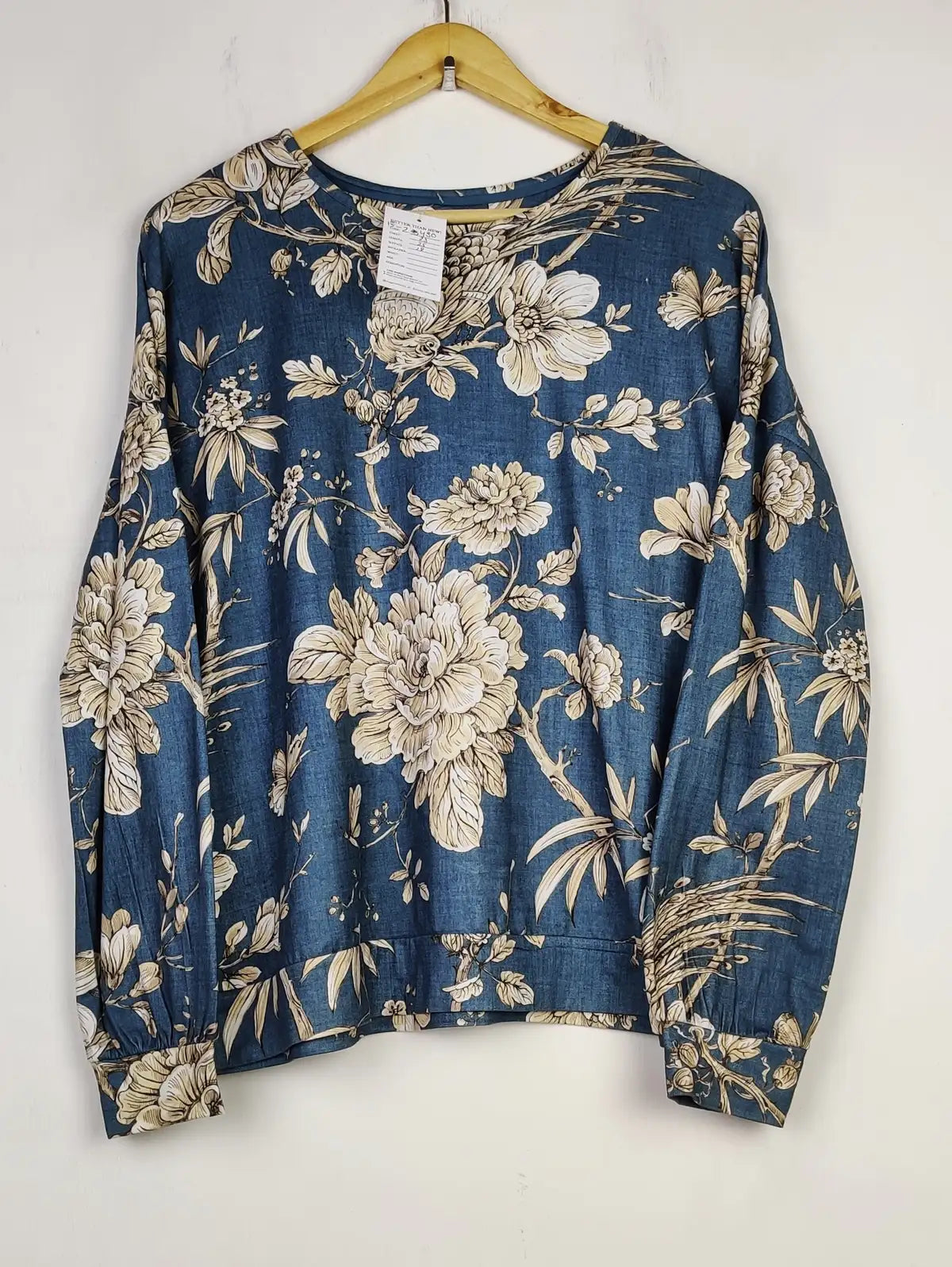 Buy online pre-used pre-loved 100% authentic & Original branded Unknown Brand (FS-2430) available in Pakistan. Top international brands avilable.