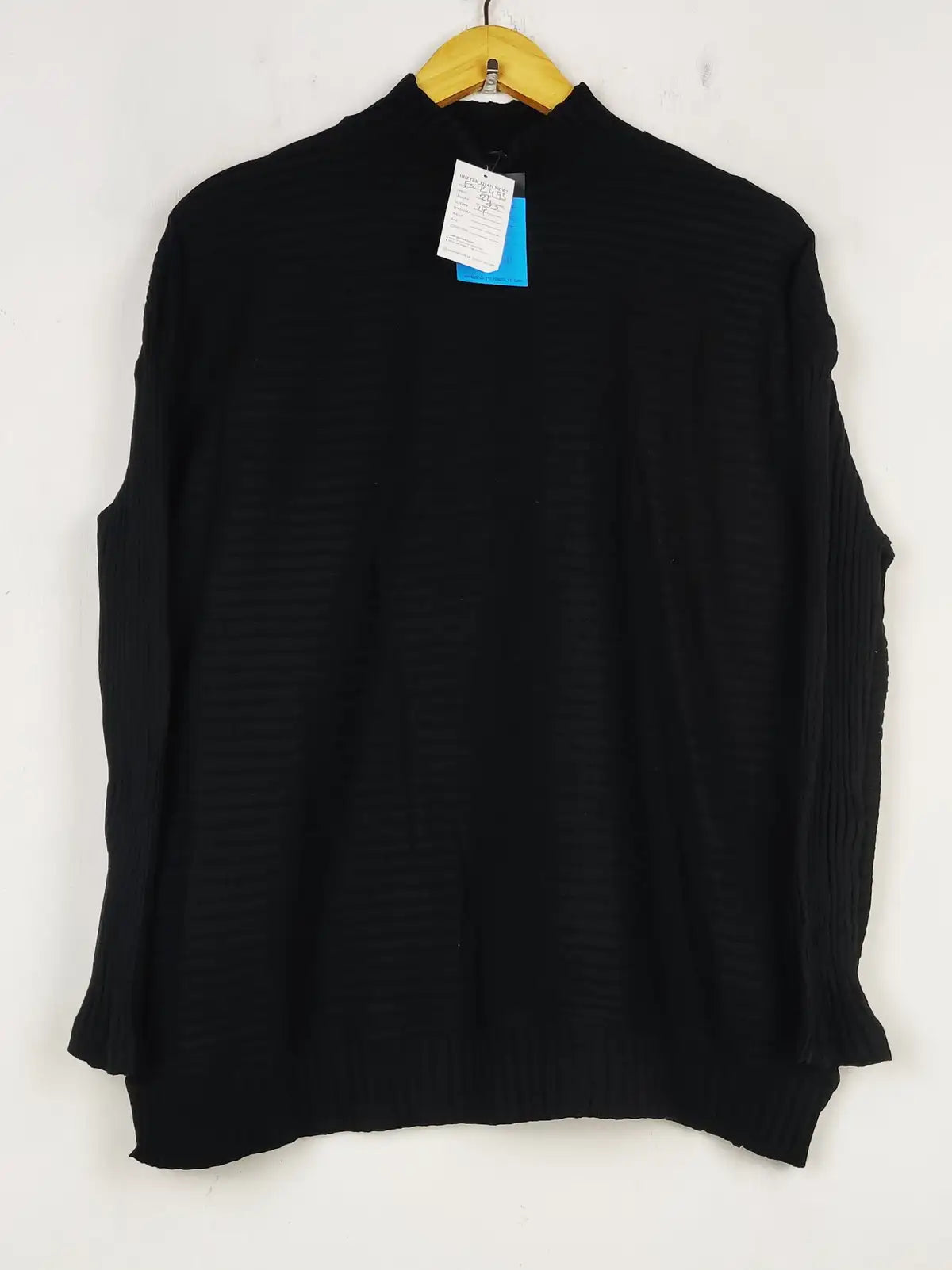 Buy online pre-used pre-loved 100% authentic & Original branded Unknown Brand (FS-2493) available in Pakistan. Top international brands avilable.