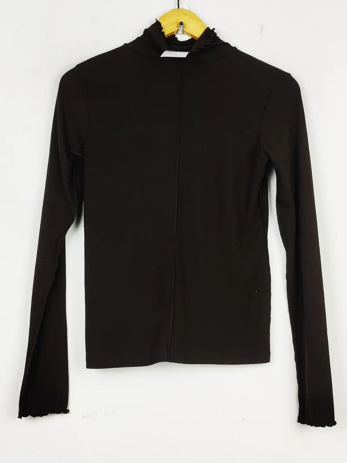 Buy online pre-used pre-loved 100% authentic & Original branded Unknown Brand (FS-2498) available in Pakistan. Top international brands avilable.