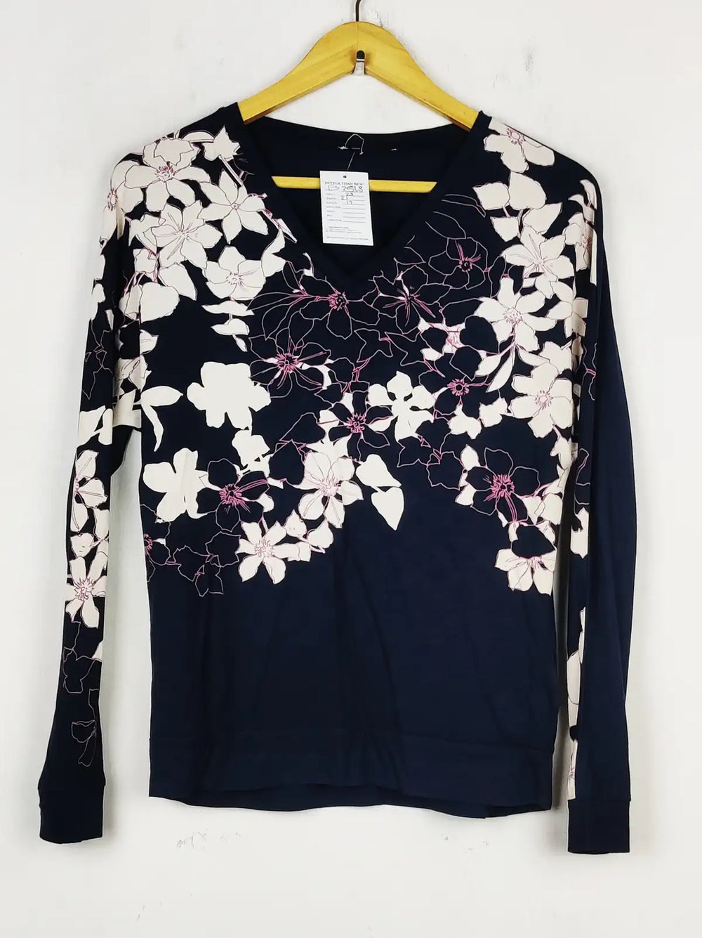 Buy online pre-used pre-loved 100% authentic & Original branded Unknown Brand (FS-2518) available in Pakistan. Top international brands avilable.