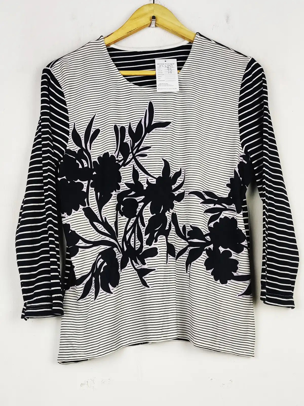 Buy online pre-used pre-loved 100% authentic & Original branded Unknown Brand (FS-2552) available in Pakistan. Top international brands avilable.