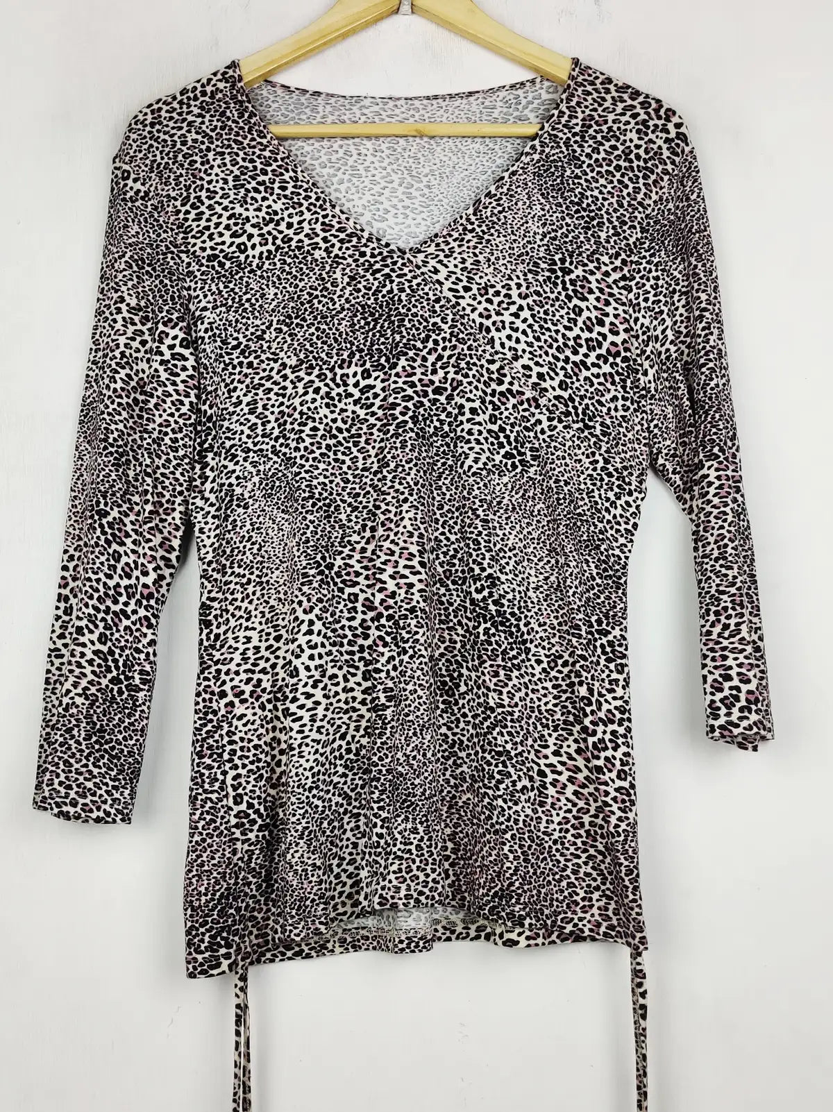 Buy online pre-used pre-loved 100% authentic & Original branded Unknown Brand (FS-2660) available in Pakistan. Top international brands avilable.