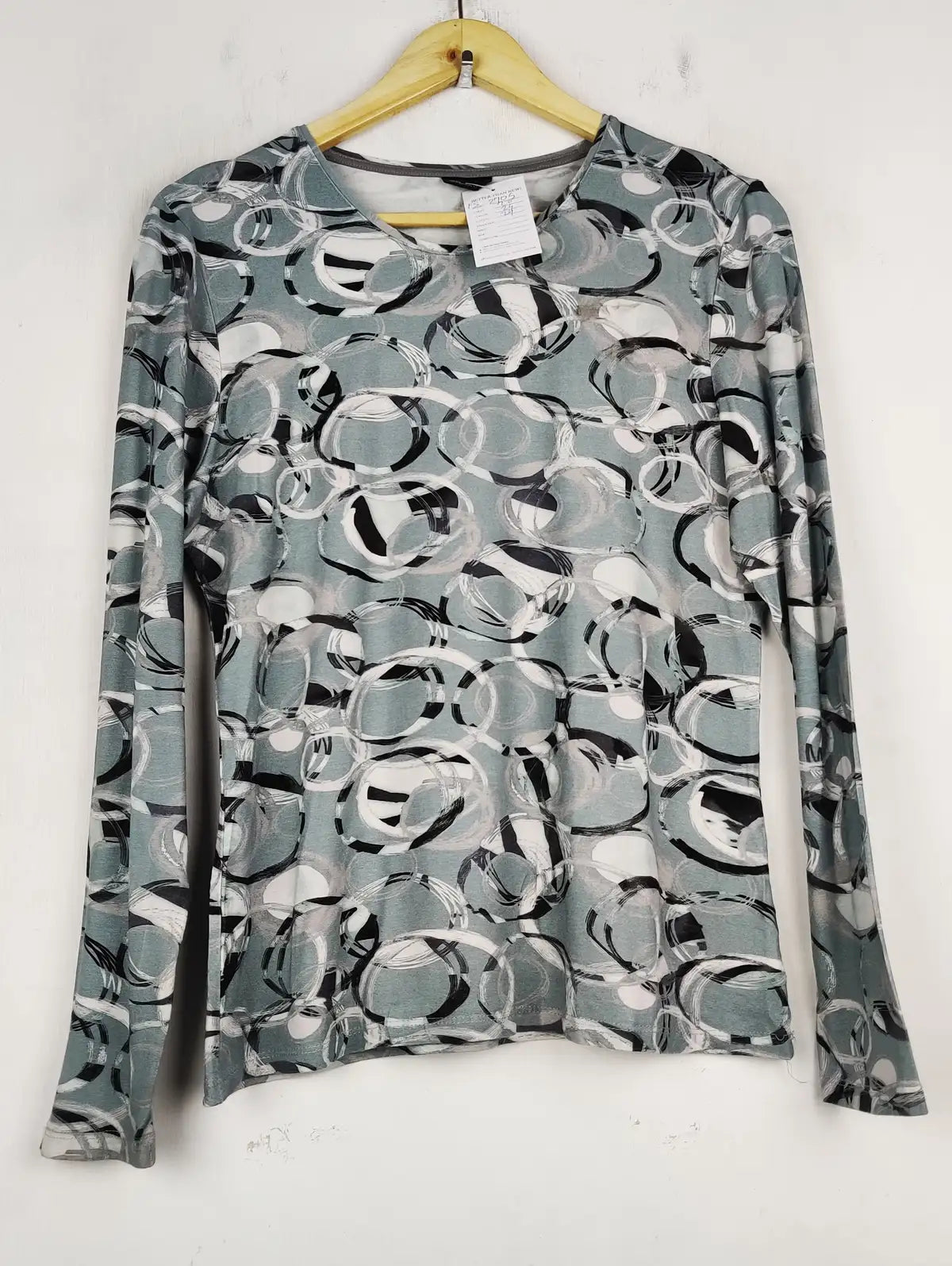 Buy online pre-used pre-loved 100% authentic & Original branded Barara (FS-2705) available in Pakistan. Top international brands avilable.