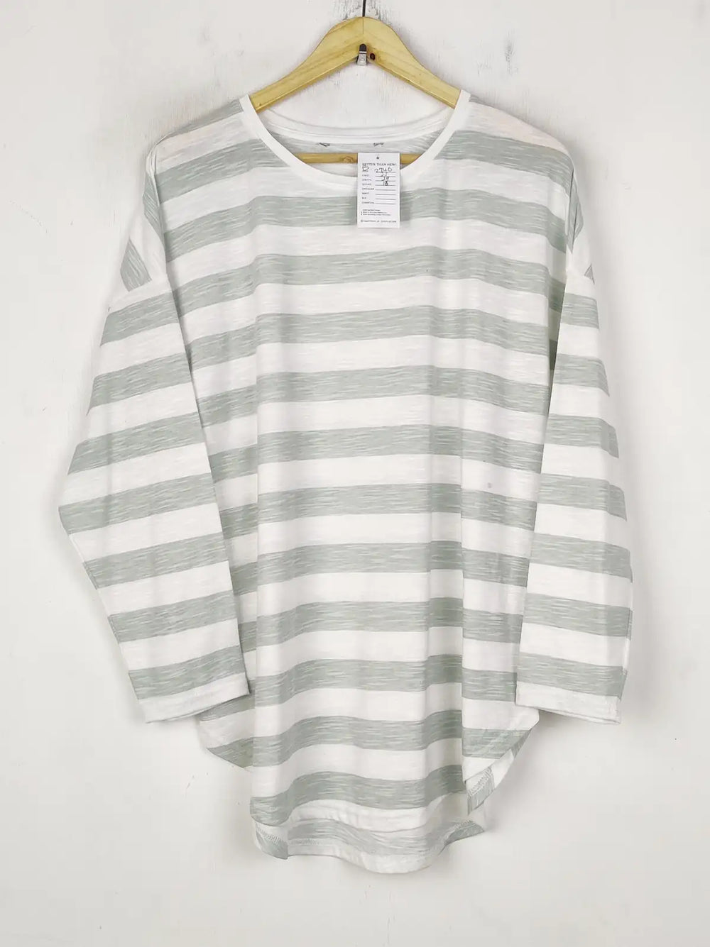 Buy online pre-used pre-loved 100% authentic & Original branded Unknown Brand (FS-2746) available in Pakistan. Top international brands avilable.