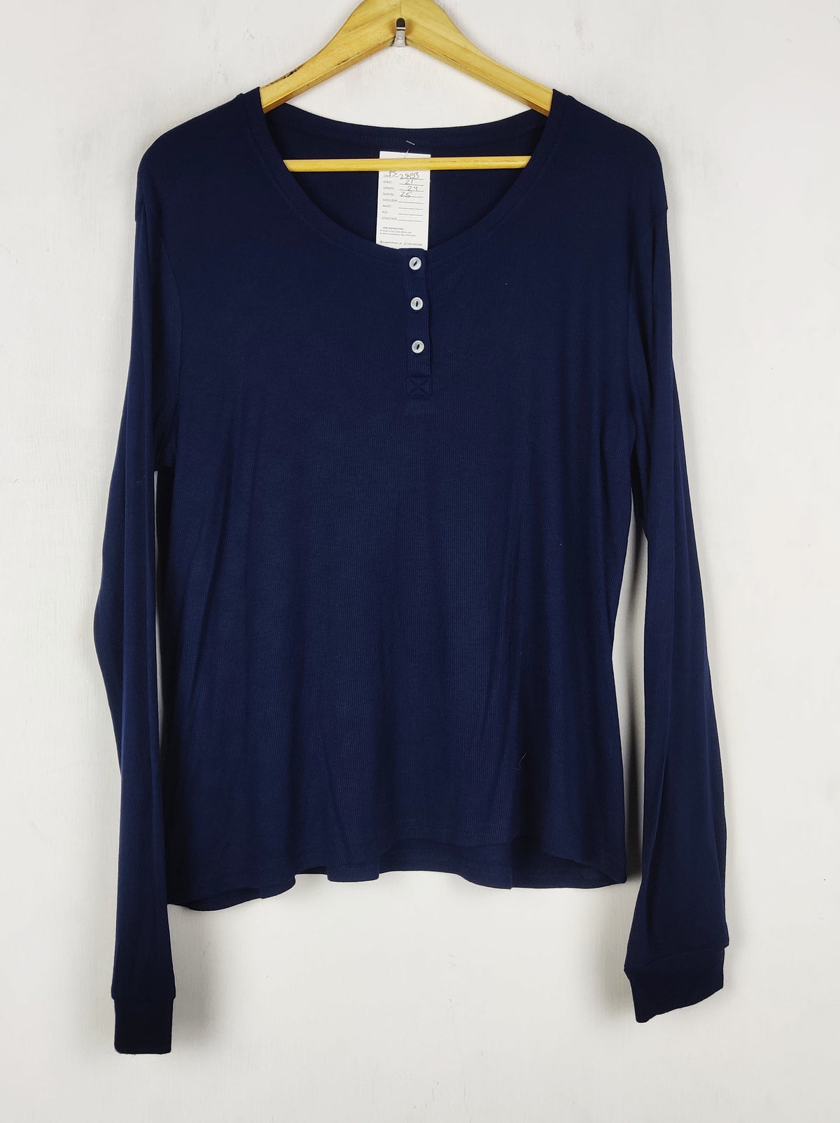 Buy online pre-used pre-loved 100% authentic & Original branded Unknown Brand (FS-2853) available in Pakistan. Top international brands avilable.