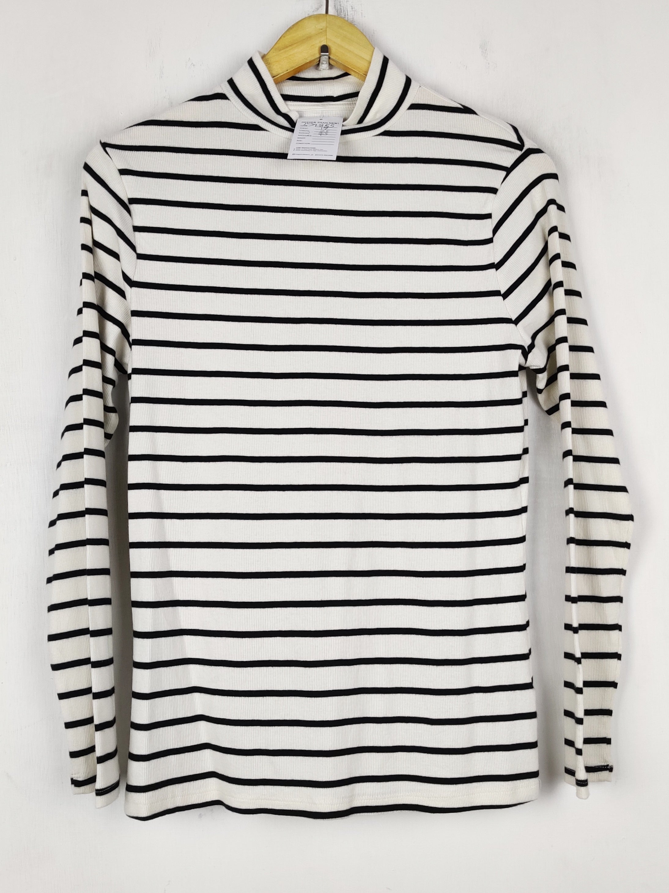 Buy online pre-used pre-loved 100% authentic & Original branded F&F (FS-2855) available in Pakistan. Top international brands avilable.