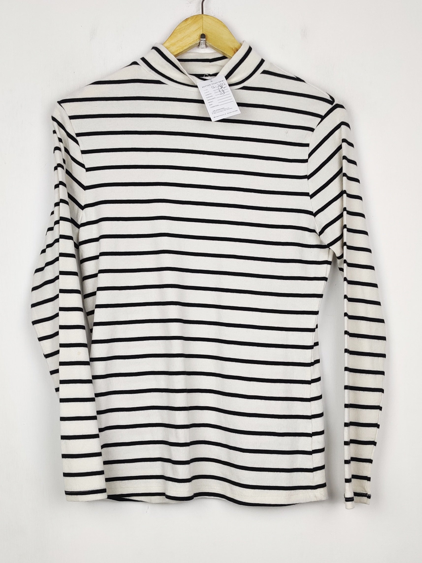 Buy online pre-used pre-loved 100% authentic & Original branded F&F (FS-2917) available in Pakistan. Top international brands avilable.