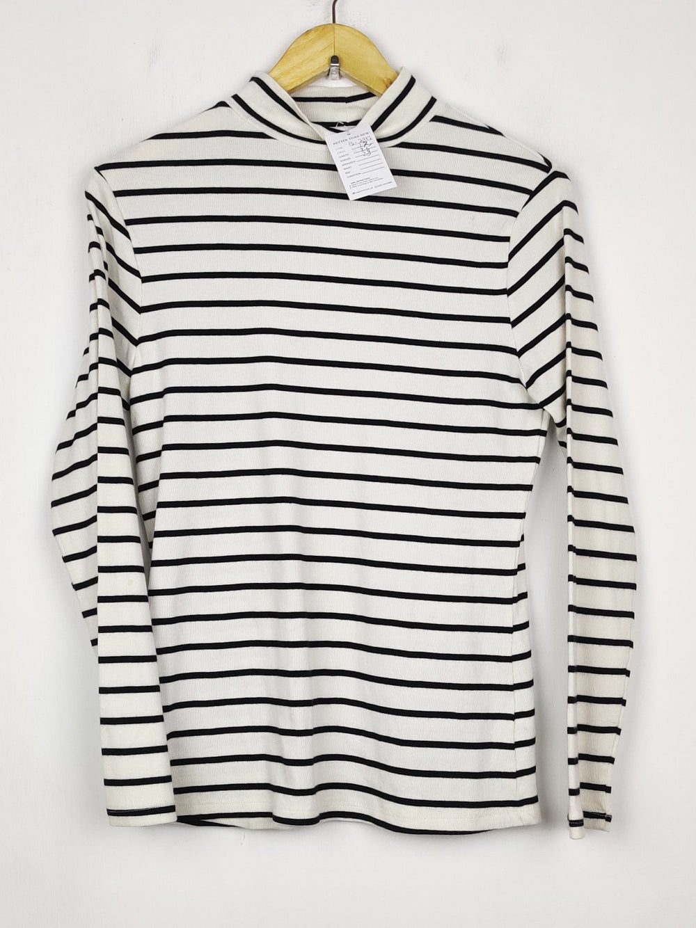 Buy online pre-used pre-loved 100% authentic & Original branded F&F (FS-2917) available in Pakistan. Top international brands avilable.