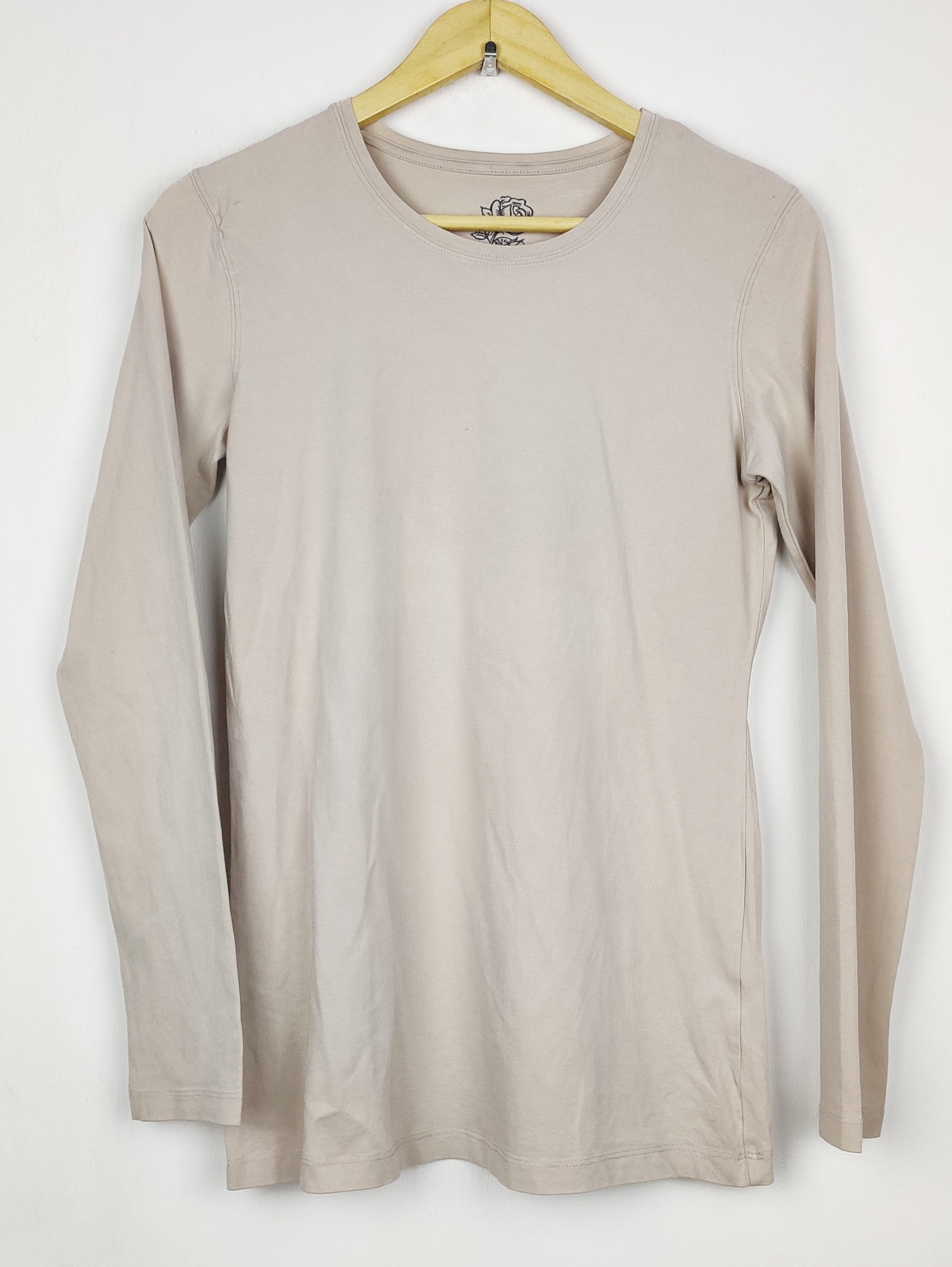 Buy online pre-used pre-loved 100% authentic & Original branded Unknown Brand (FS-2932) available in Pakistan. Top international brands avilable.