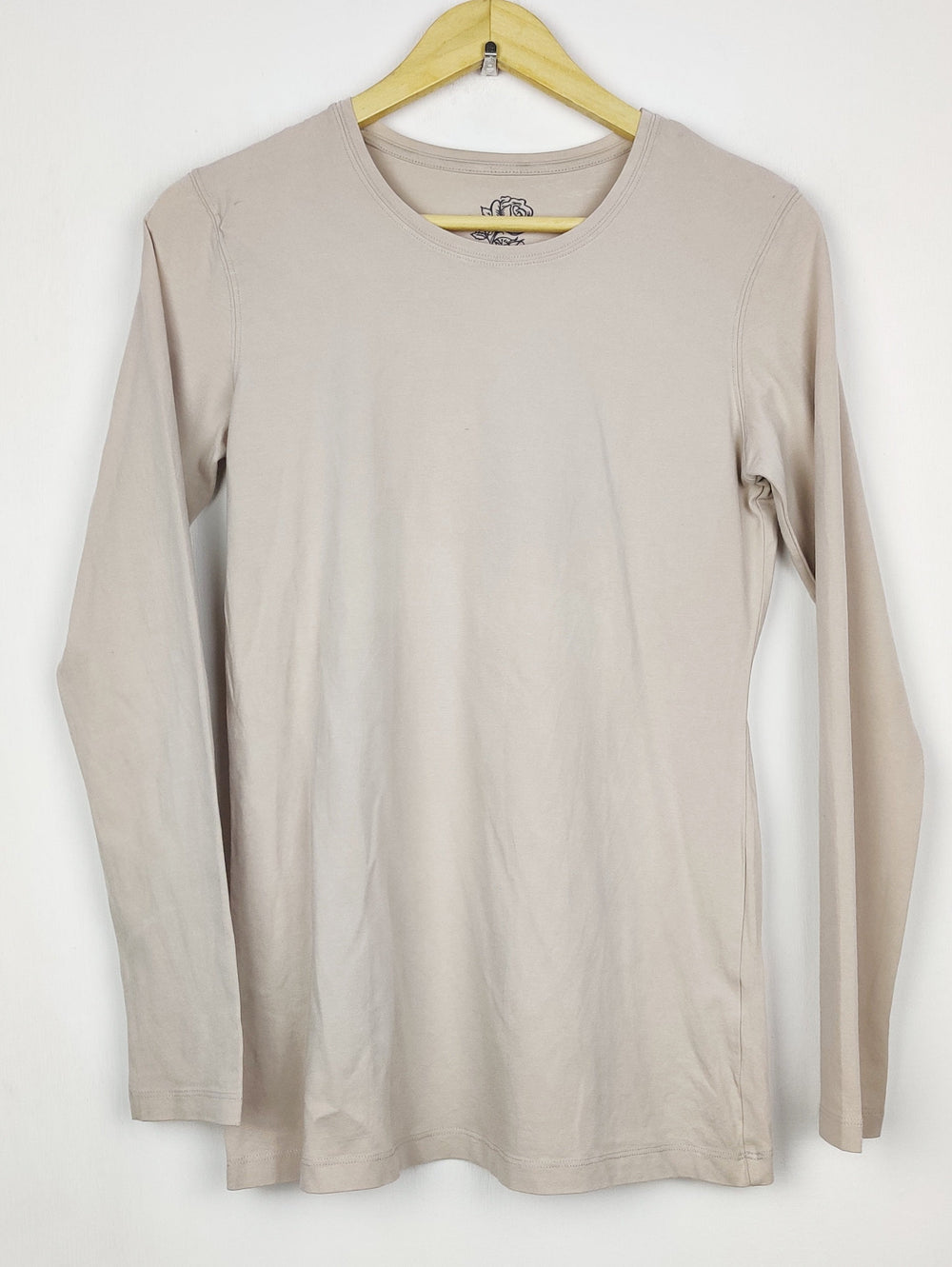 Buy online pre-used pre-loved 100% authentic & Original branded Unknown Brand (FS-2932) available in Pakistan. Top international brands avilable.