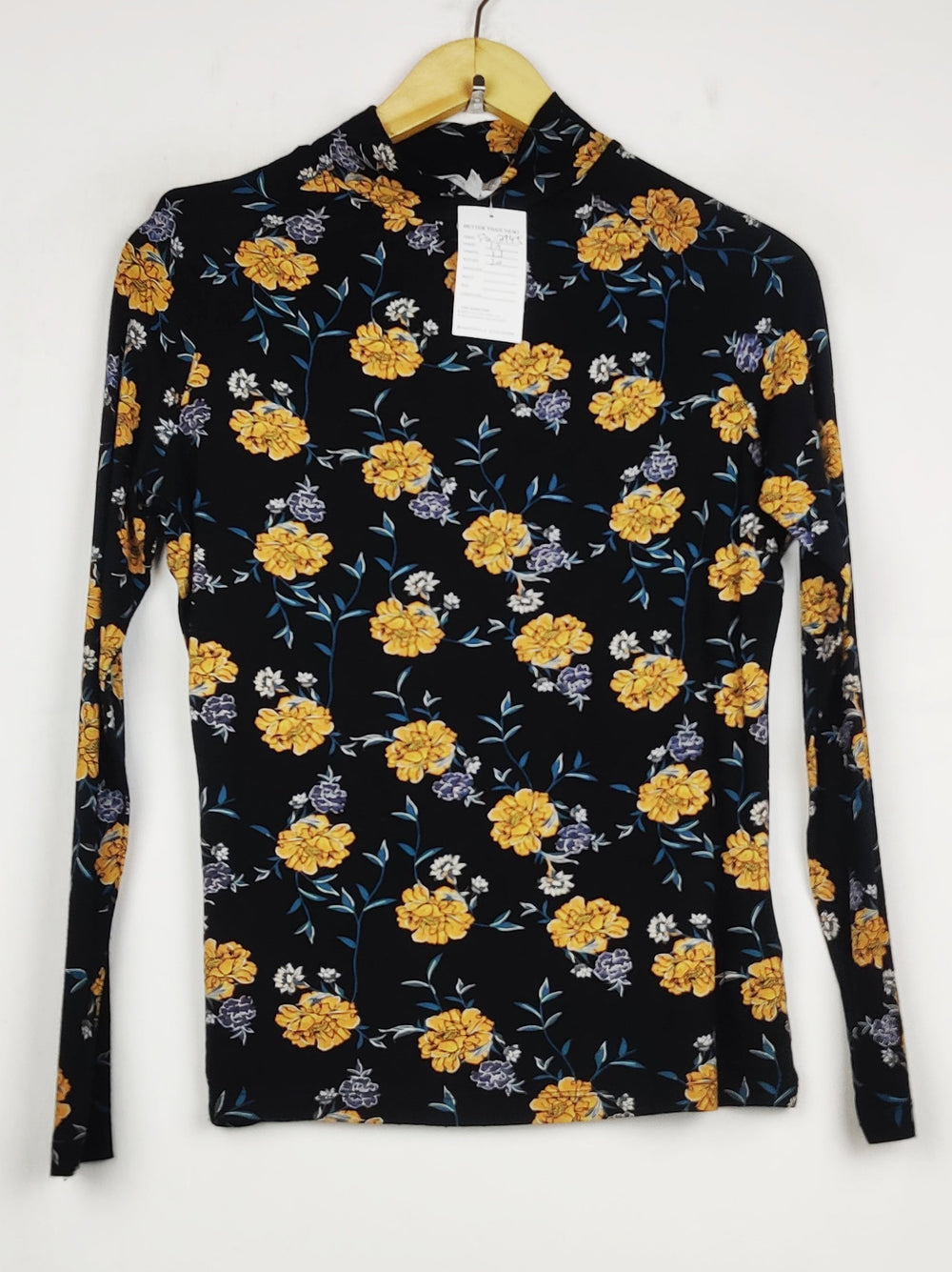 Buy online pre-used pre-loved 100% authentic & Original branded Only (FS-2949) available in Pakistan. Top international brands avilable.