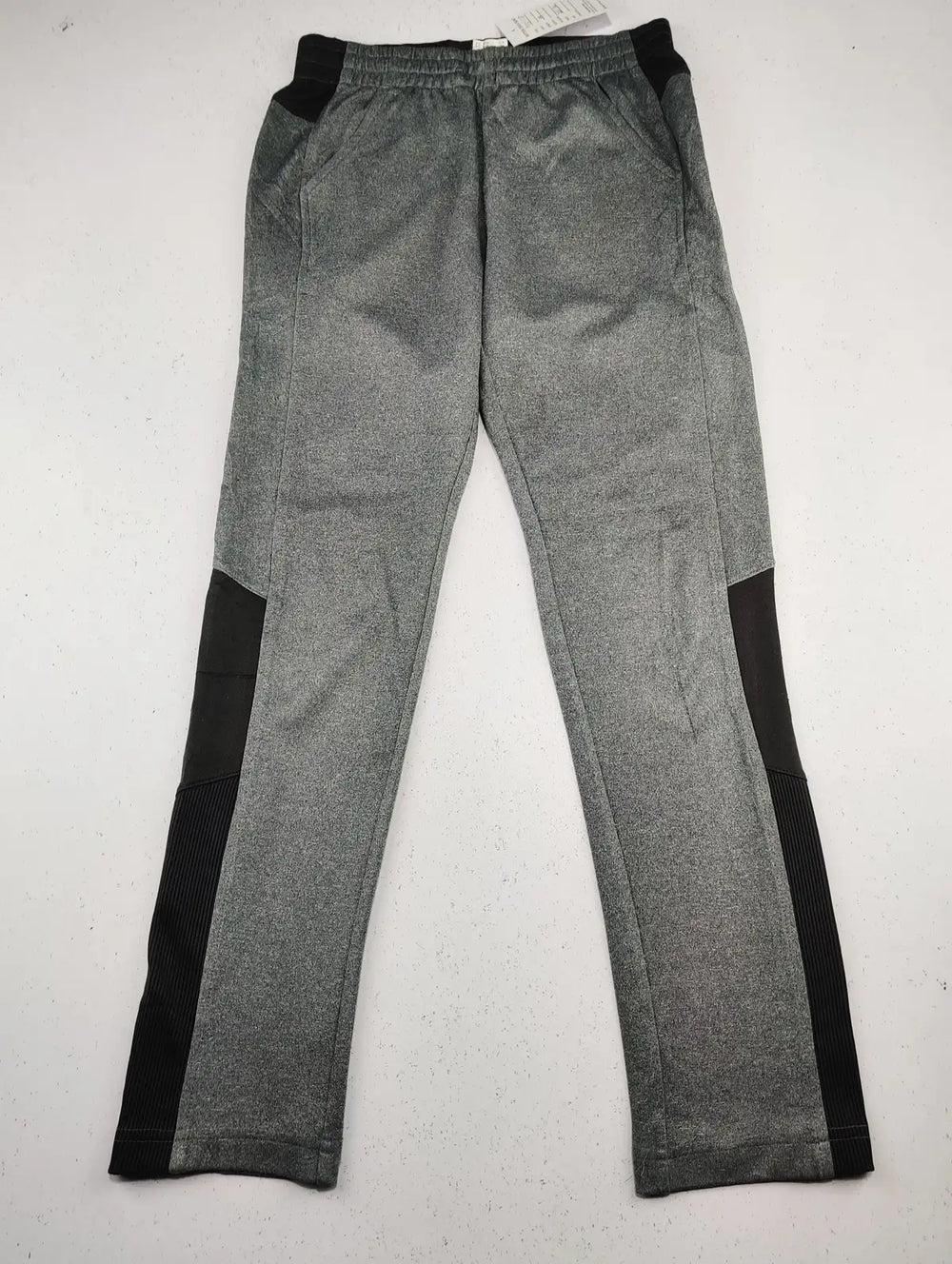 Buy online pre-used pre-loved 100% authentic & Original branded Unknown Brand (GB-1118) available in Pakistan. Top international brands avilable.
