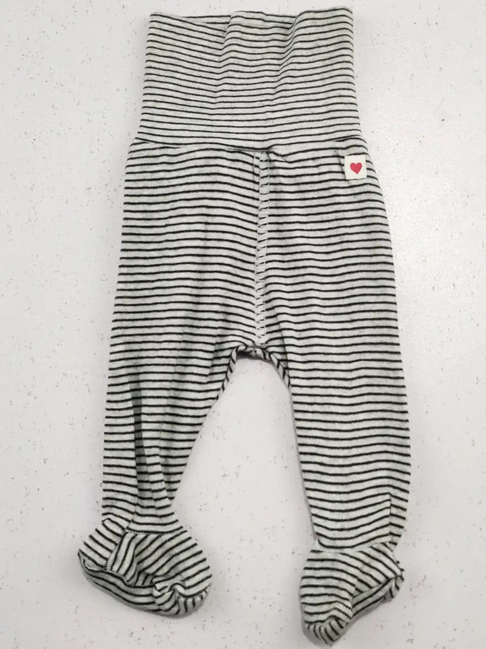 Buy online pre-used pre-loved 100% authentic & Original branded H&M (GB-1139) available in Pakistan. Top international brands avilable.