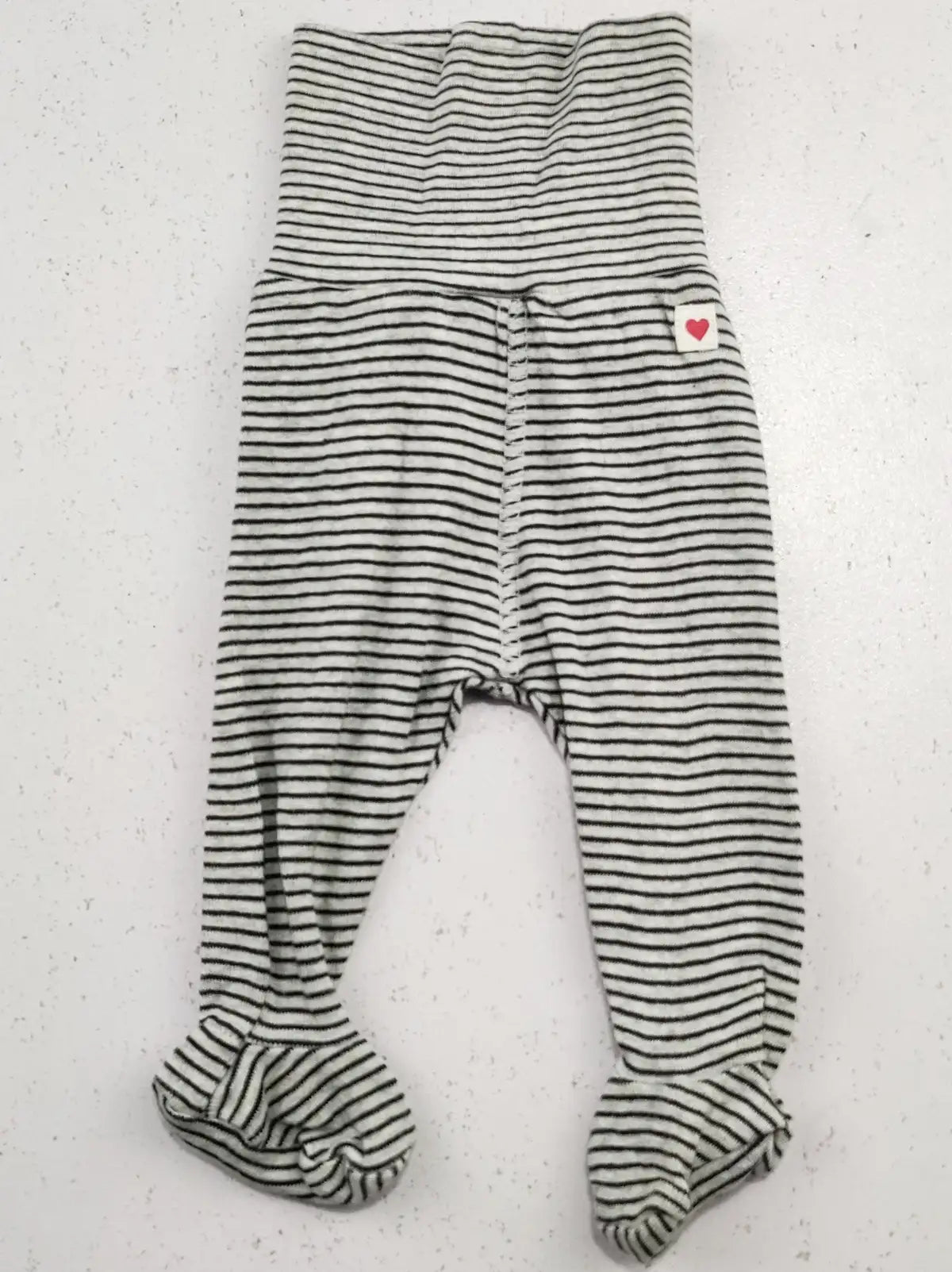 Buy online pre-used pre-loved 100% authentic & Original branded H&M (GB-1139) available in Pakistan. Top international brands avilable.