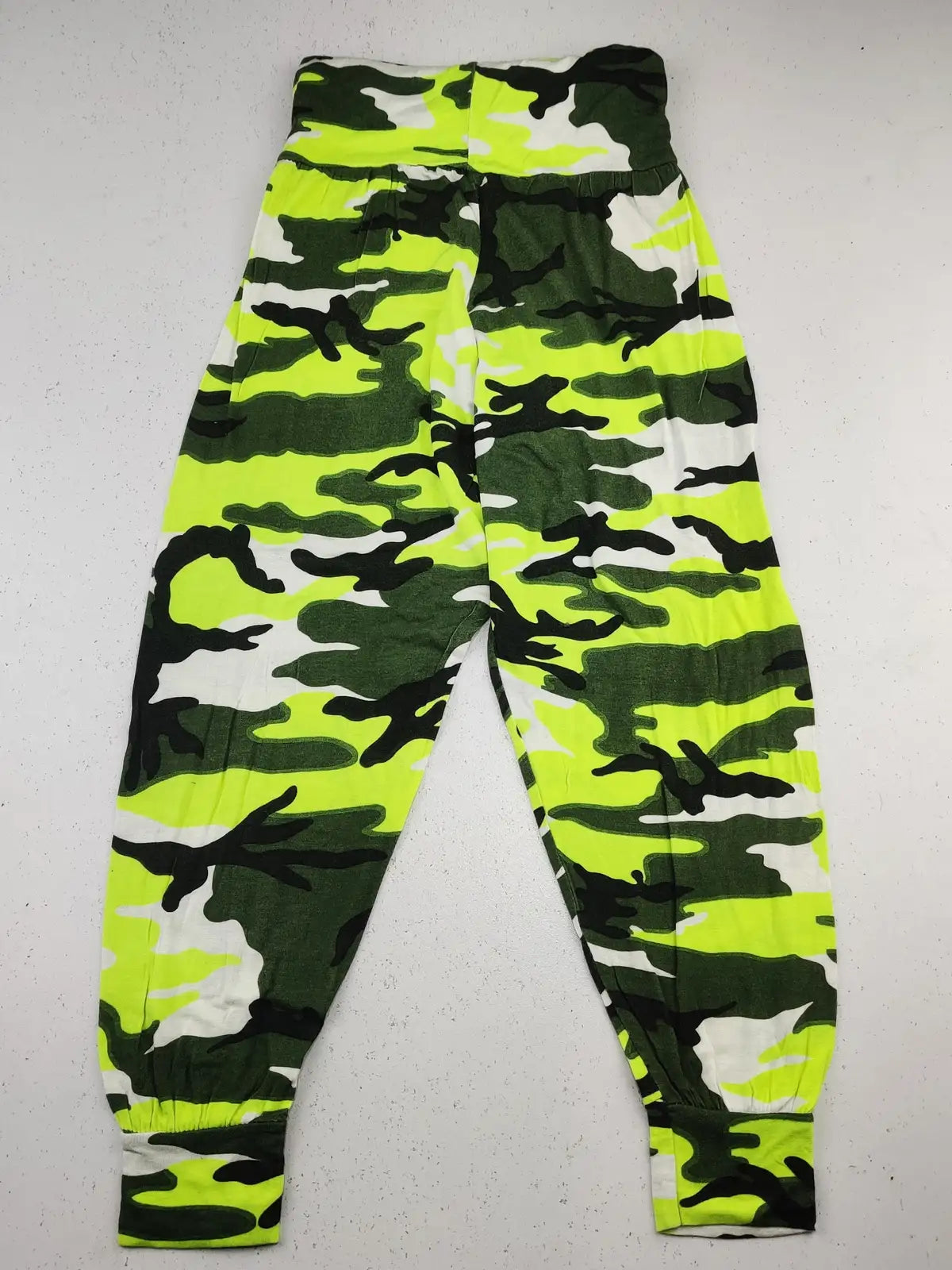 Buy online pre-used pre-loved 100% authentic & Original branded Unknown Brand (GB-1482) available in Pakistan. Top international brands avilable.