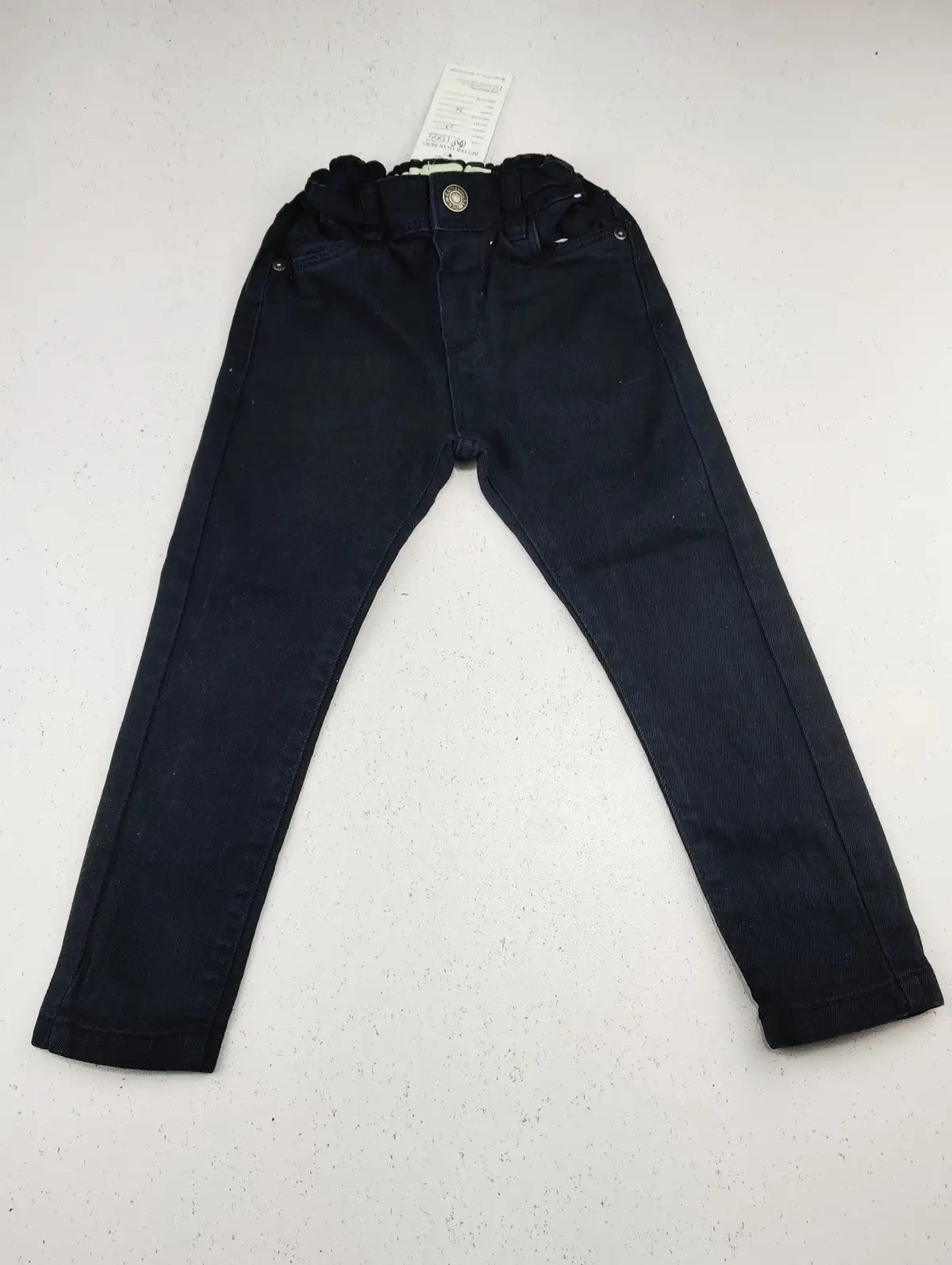 Buy online pre-used pre-loved 100% authentic & Original branded Denim (GB-1555) available in Pakistan. Top international brands avilable.
