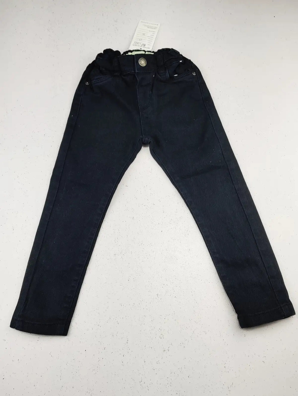 Buy online pre-used pre-loved 100% authentic & Original branded Denim (GB-1555) available in Pakistan. Top international brands avilable.