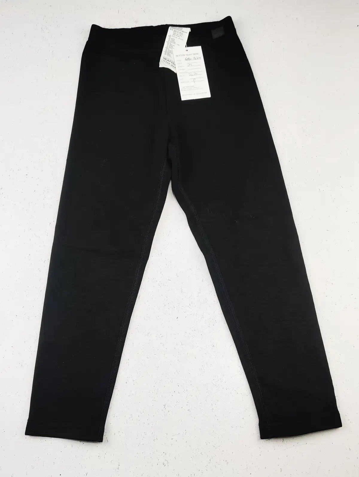 Buy online pre-used pre-loved 100% authentic & Original branded Uniqlo (GB-1624) available in Pakistan. Top international brands avilable.