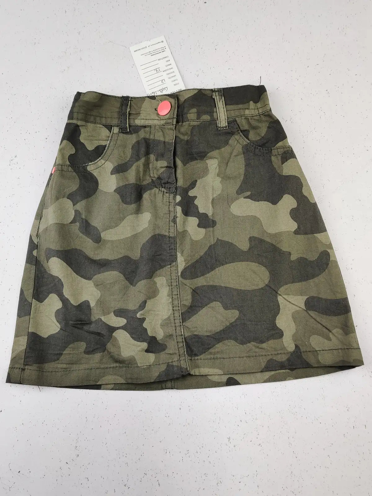 Buy online pre-used pre-loved 100% authentic & Original branded Unknown Brand (GB-1656) available in Pakistan. Top international brands avilable.