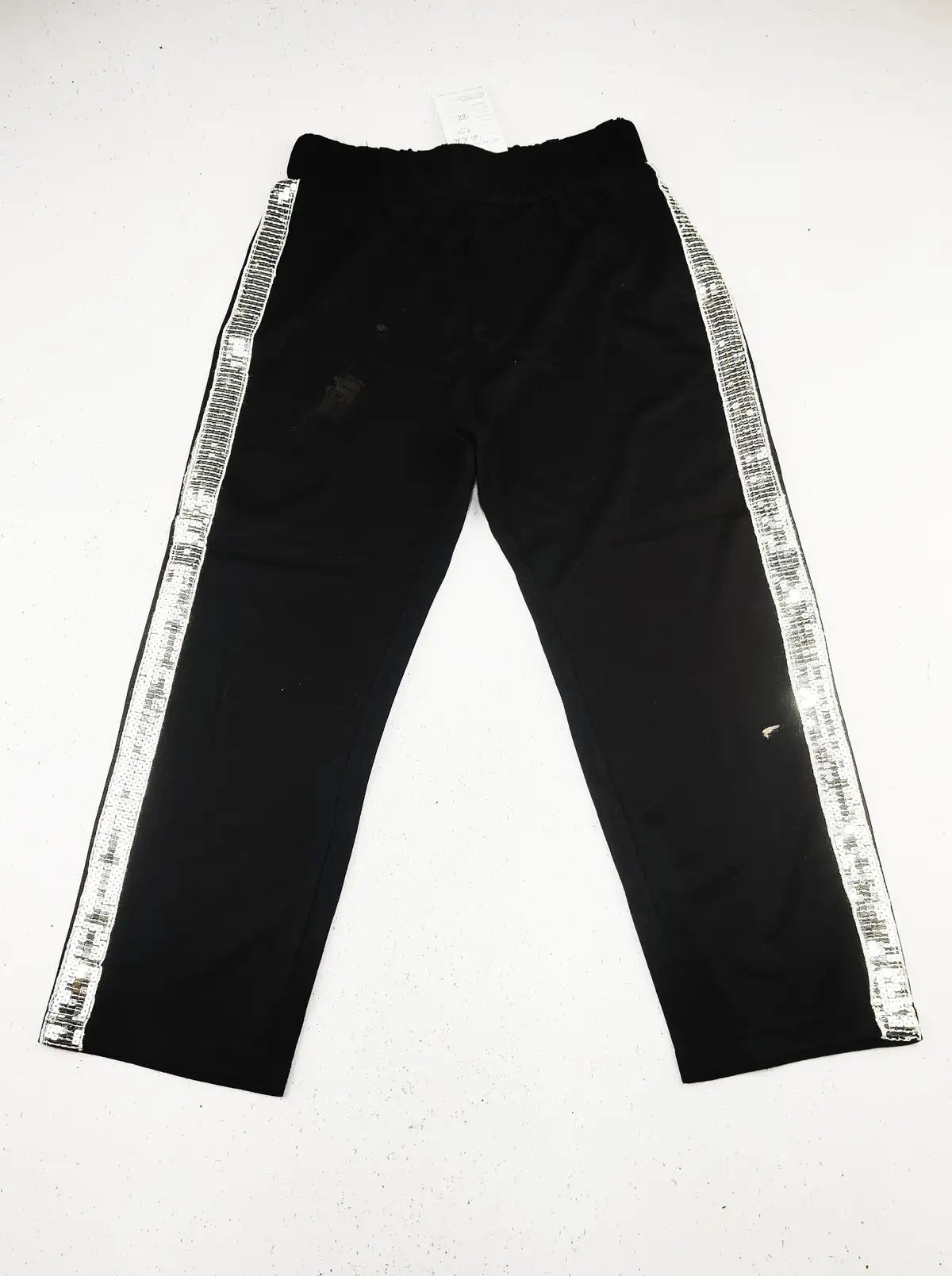 Buy online pre-used pre-loved 100% authentic & Original branded Unknown Brand (GB-1670) available in Pakistan. Top international brands avilable.