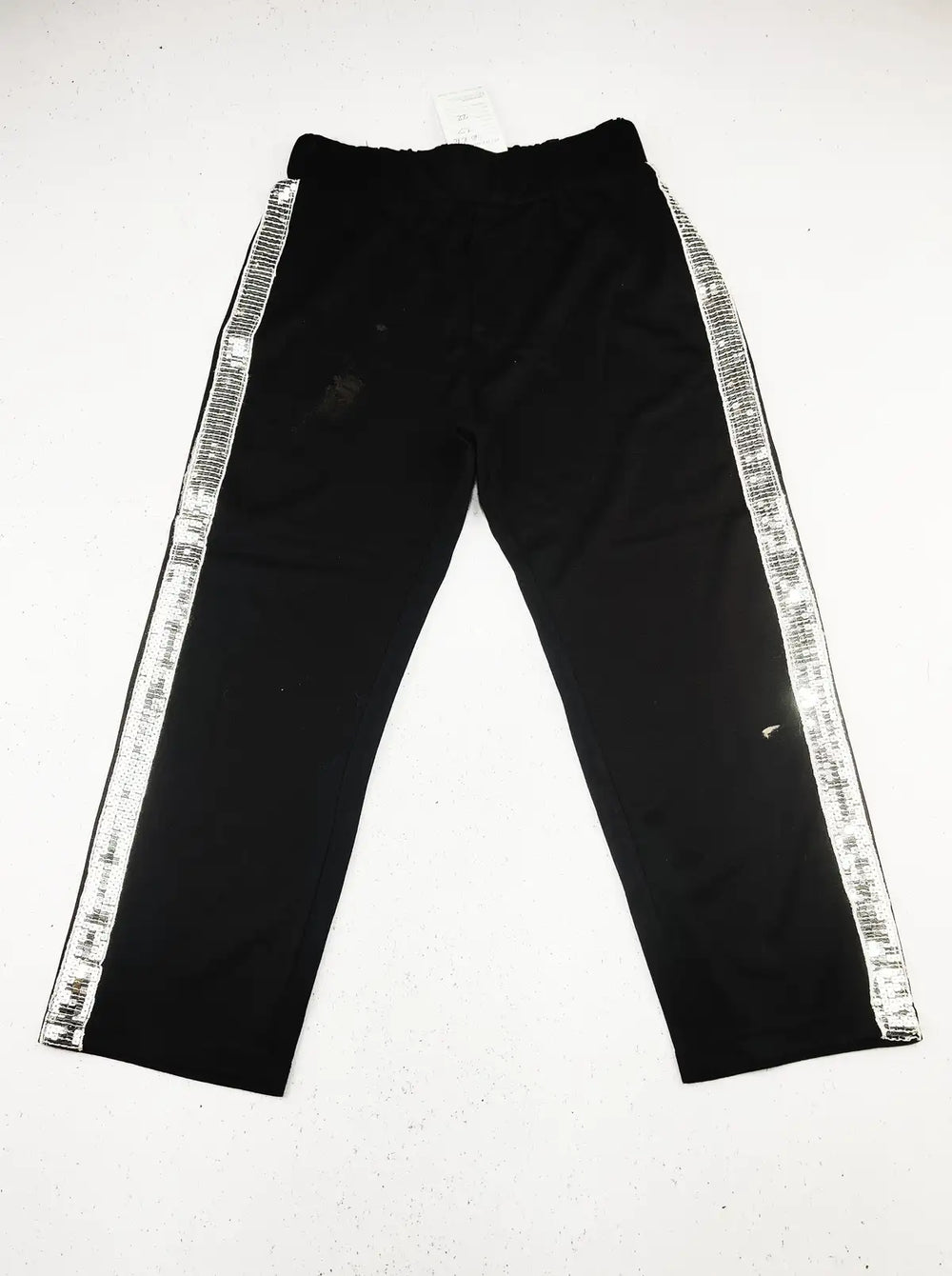 Buy online pre-used pre-loved 100% authentic & Original branded Unknown Brand (GB-1670) available in Pakistan. Top international brands avilable.