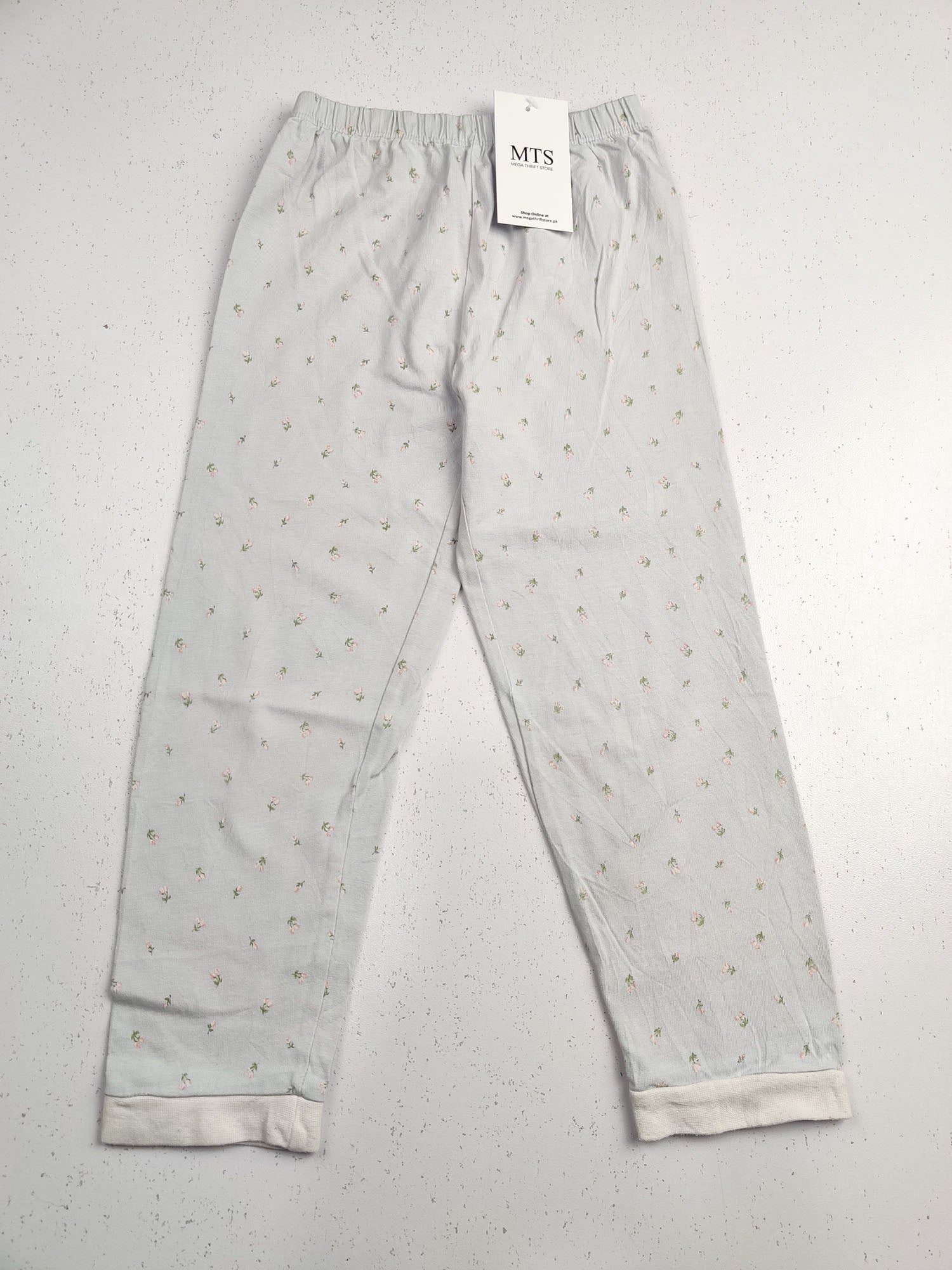 Buy online pre-used pre-loved 100% authentic & Original branded Unknown Brand (GB-484) available in Pakistan. Top international brands avilable.