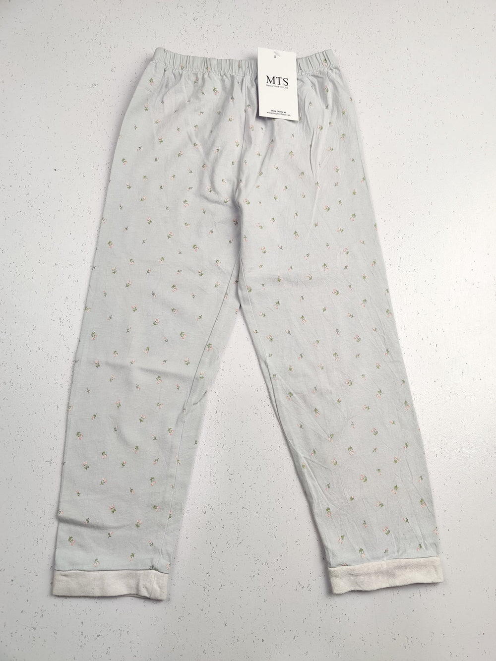 Buy online pre-used pre-loved 100% authentic & Original branded Unknown Brand (GB-484) available in Pakistan. Top international brands avilable.