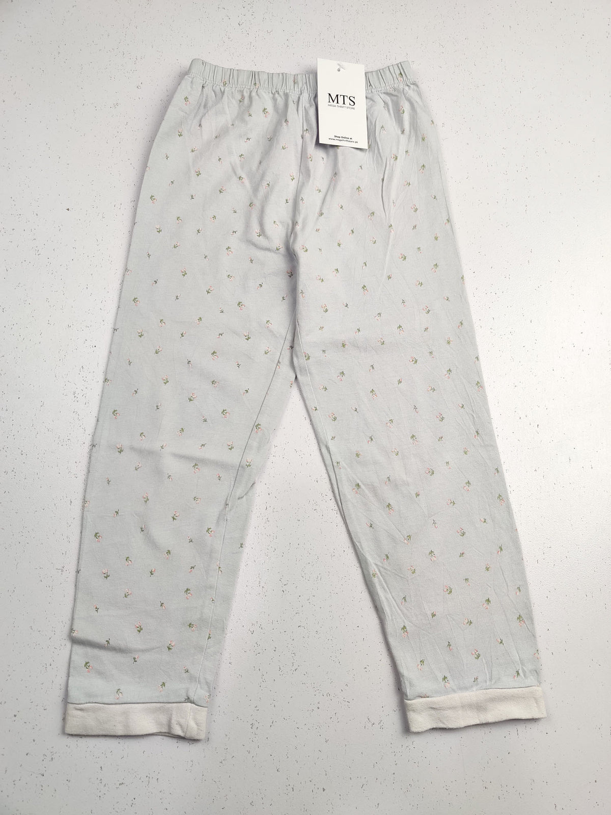 Buy online pre-used pre-loved 100% authentic & Original branded Unknown Brand (GB-484) available in Pakistan. Top international brands avilable.