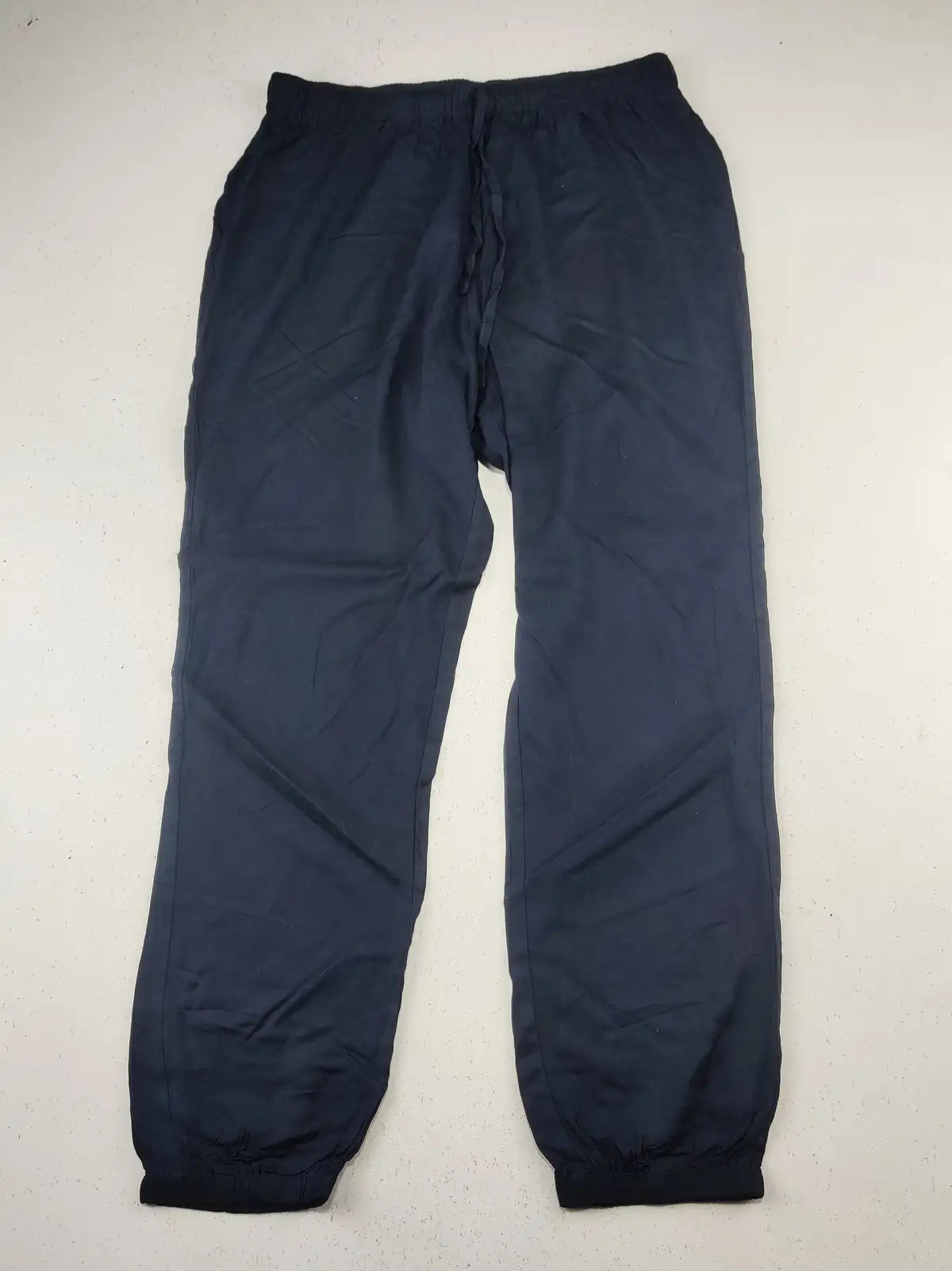 Buy online pre-used pre-loved 100% authentic & Original branded Uniqlo (GB-960) available in Pakistan. Top international brands avilable.