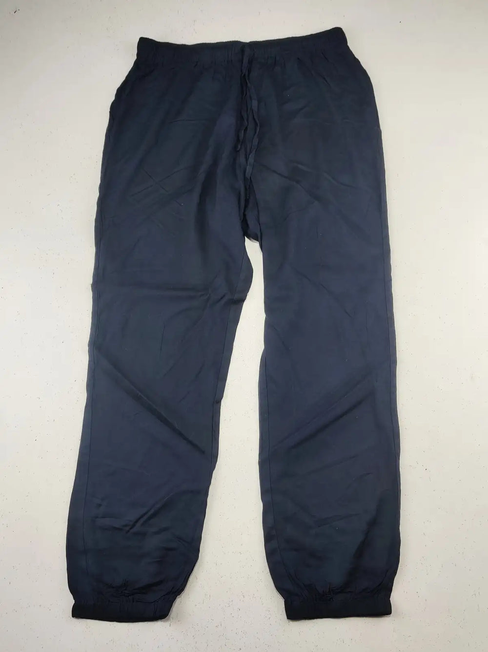 Buy online pre-used pre-loved 100% authentic & Original branded Uniqlo (GB-960) available in Pakistan. Top international brands avilable.
