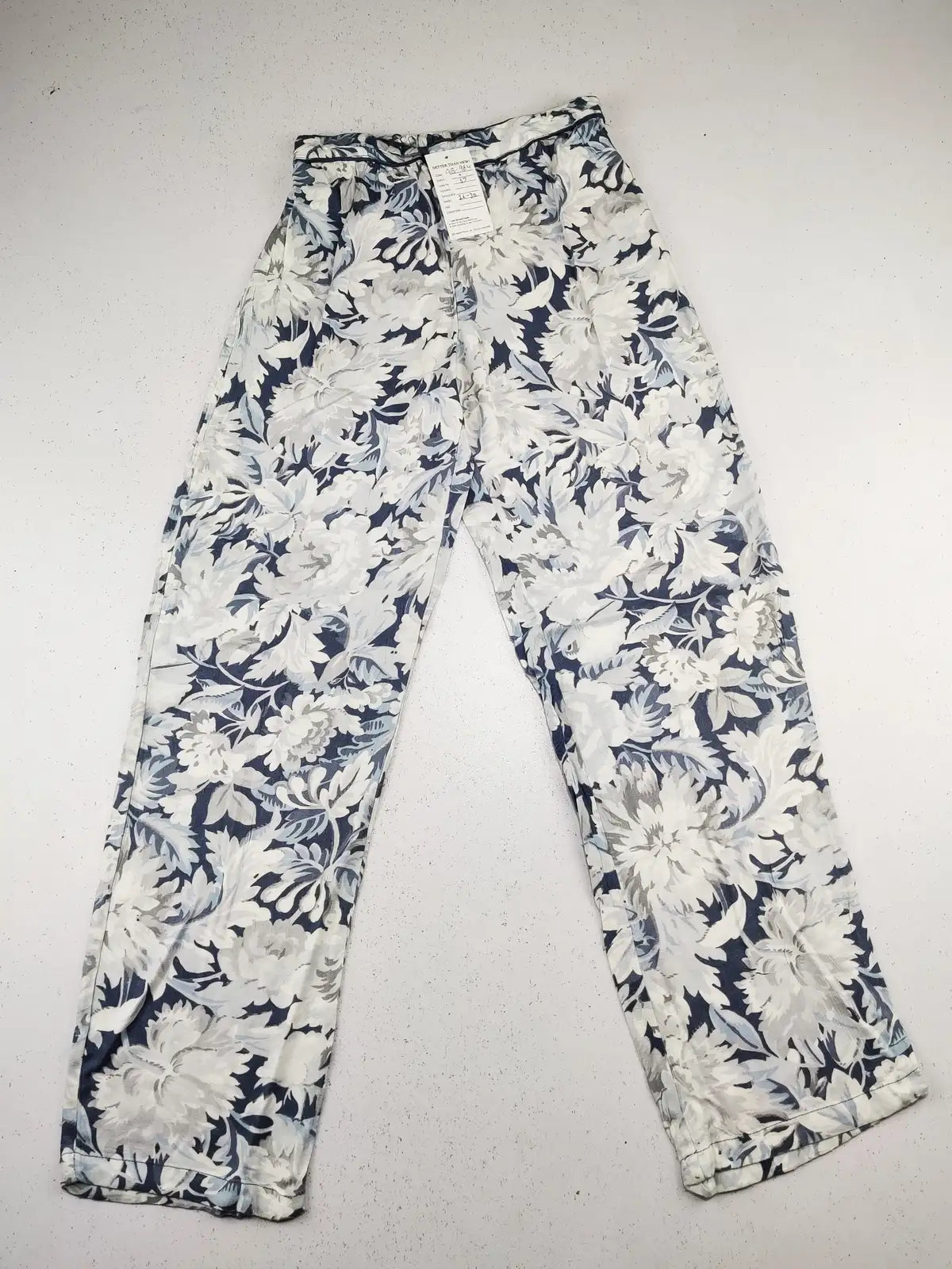 Buy online pre-used pre-loved 100% authentic & Original branded Unknown Brand (GB-964) available in Pakistan. Top international brands avilable.