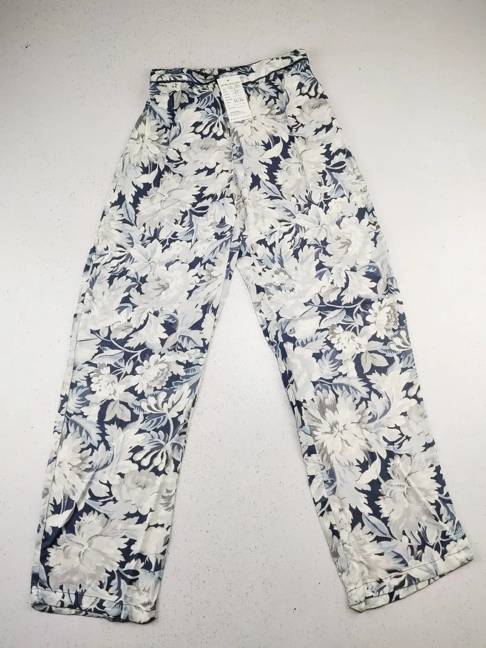 Buy online pre-used pre-loved 100% authentic & Original branded Unknown Brand (GB-964) available in Pakistan. Top international brands avilable.