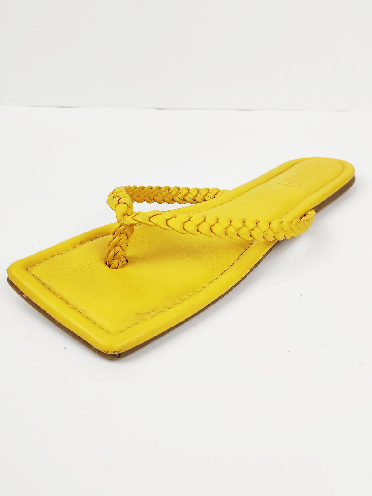Buy online pre-used pre-loved 100% authentic & Original branded Lama (H-08) available in Pakistan. Top international brands avilable.
