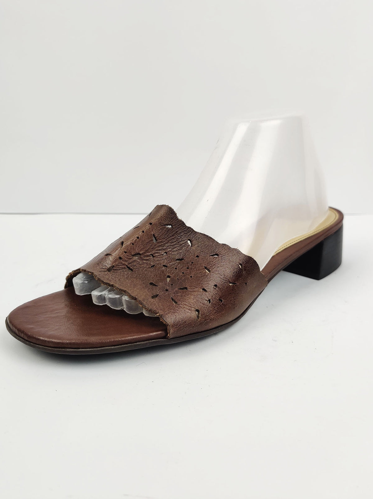 Buy online pre-used pre-loved 100% authentic & Original branded Croft & Barrow (H-103) available in Pakistan. Top international brands avilable.