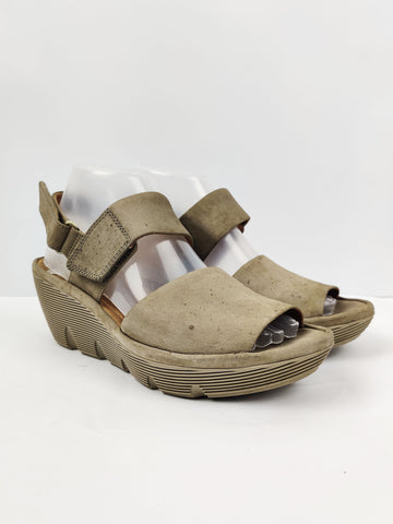 Clarks (H-119)