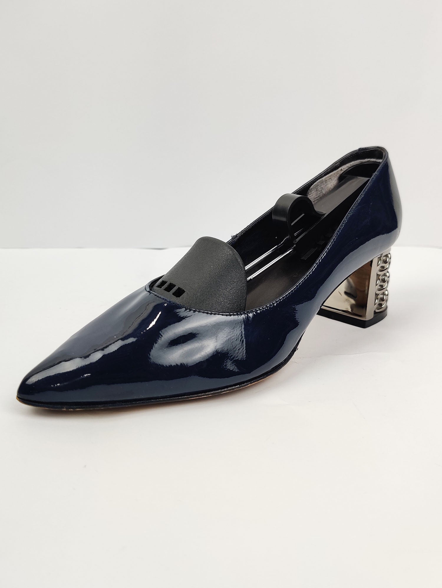 Buy online pre-used pre-loved 100% authentic & Original branded Roberto Botella (H-127) available in Pakistan. Top international brands avilable.
