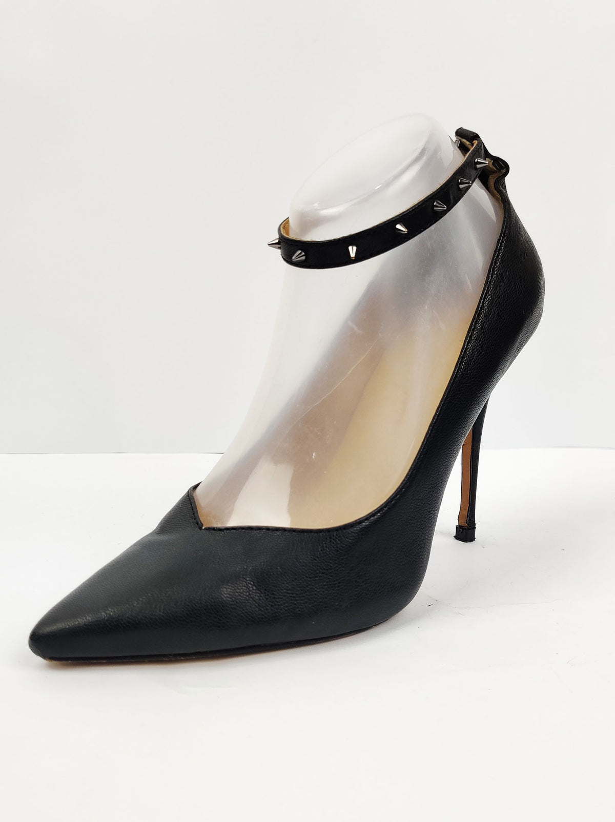 Buy online pre-used pre-loved 100% authentic & Original branded Jessica Simpson (H-130) available in Pakistan. Top international brands avilable.