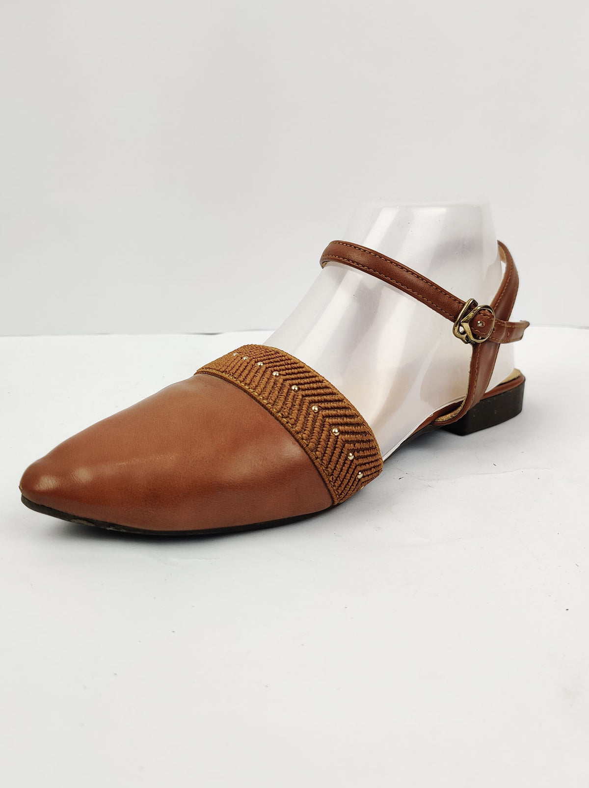Buy online pre-used pre-loved 100% authentic & Original branded Wej (H-143) available in Pakistan. Top international brands avilable.