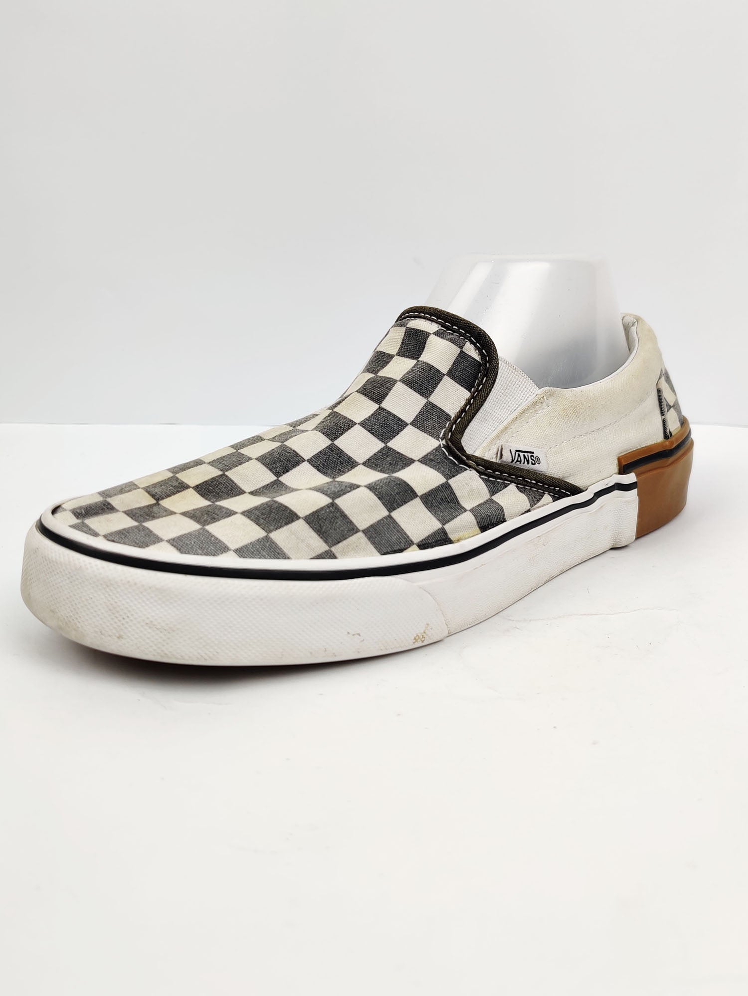 Buy online pre-used pre-loved 100% authentic & Original branded Vans (H-172) available in Pakistan. Top international brands avilable.