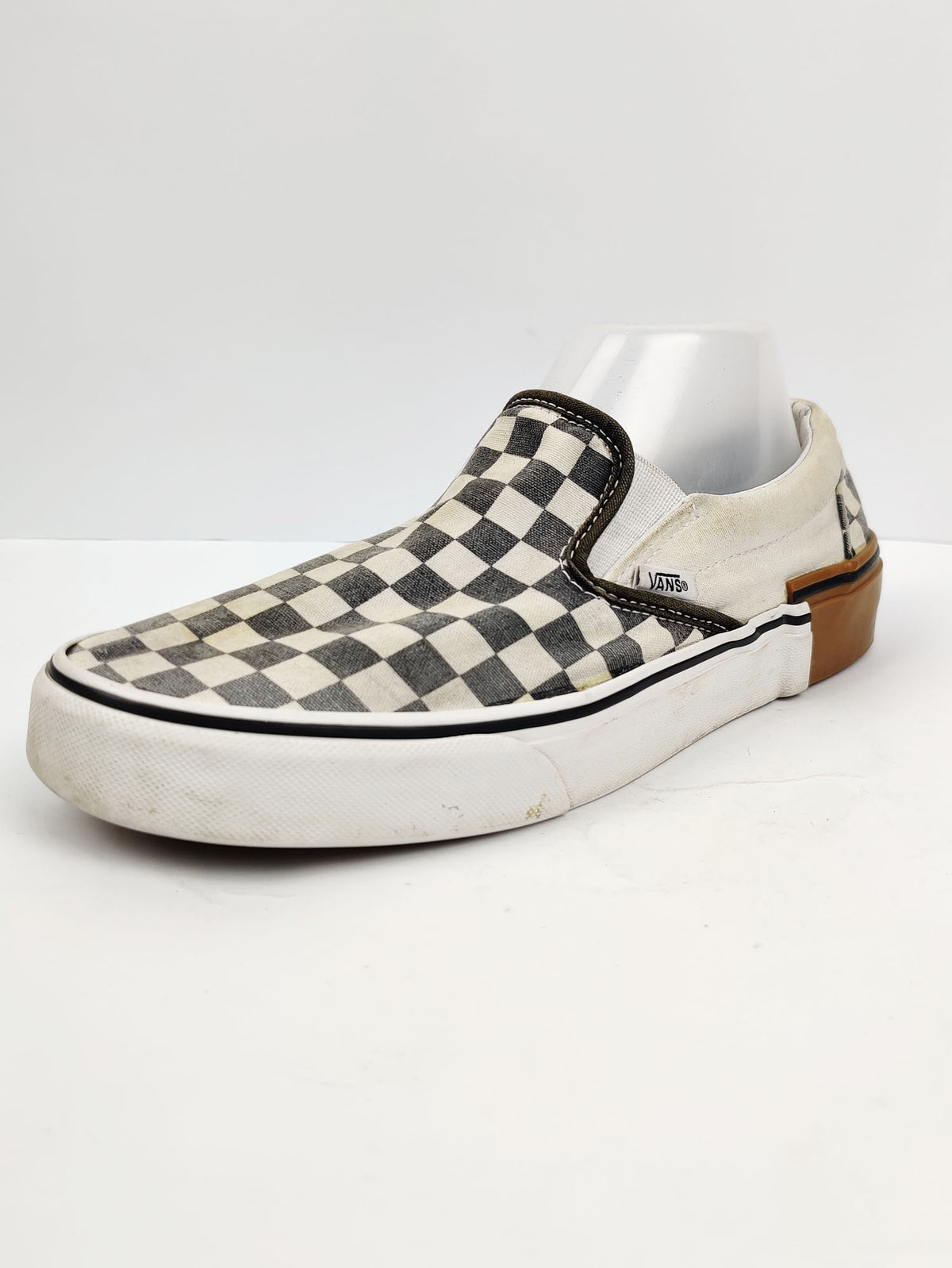 Buy online pre-used pre-loved 100% authentic & Original branded Vans (H-172) available in Pakistan. Top international brands avilable.