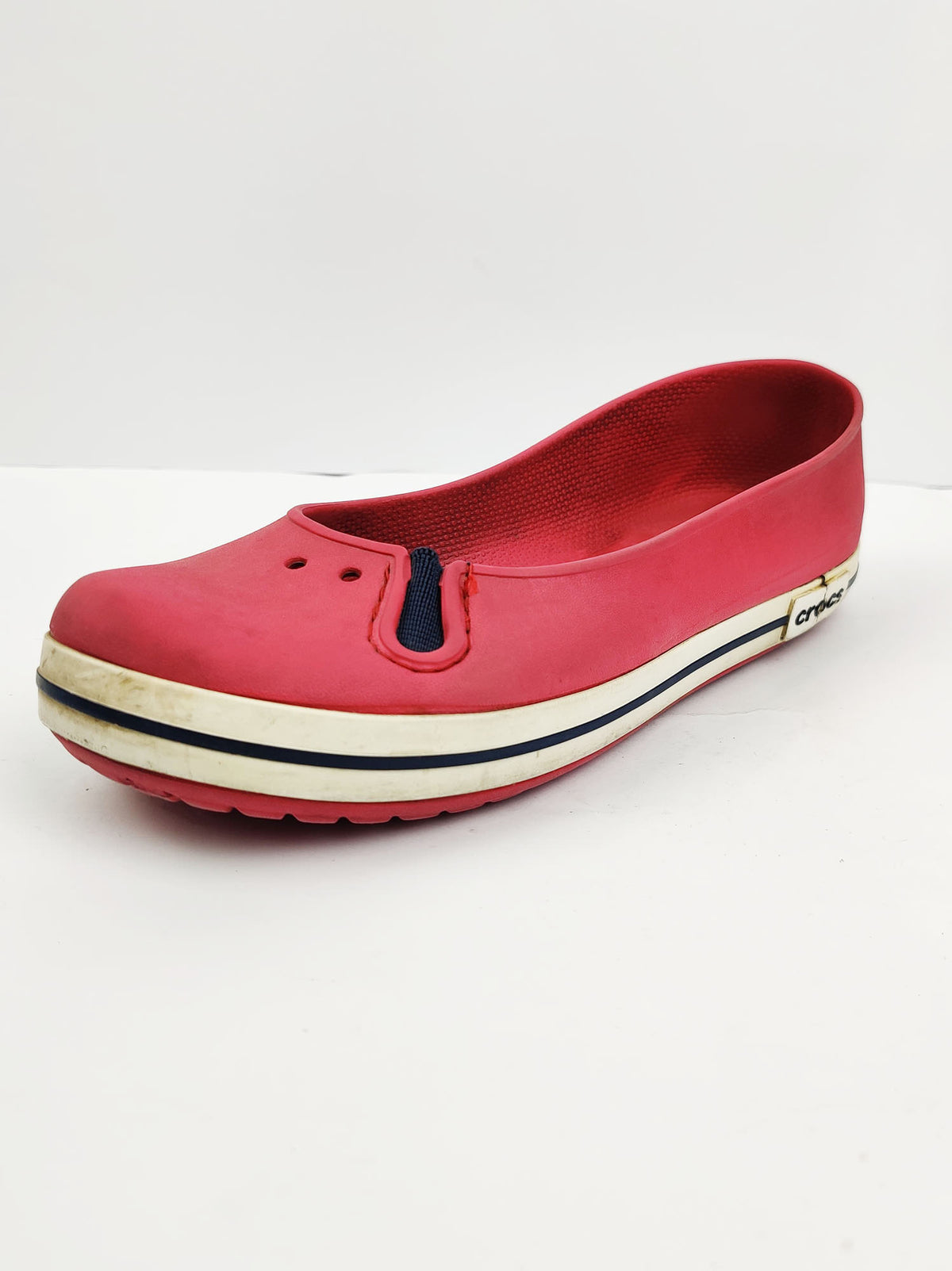 Buy online pre-used pre-loved 100% authentic & Original branded Crocs (H-183) available in Pakistan. Top international brands avilable.