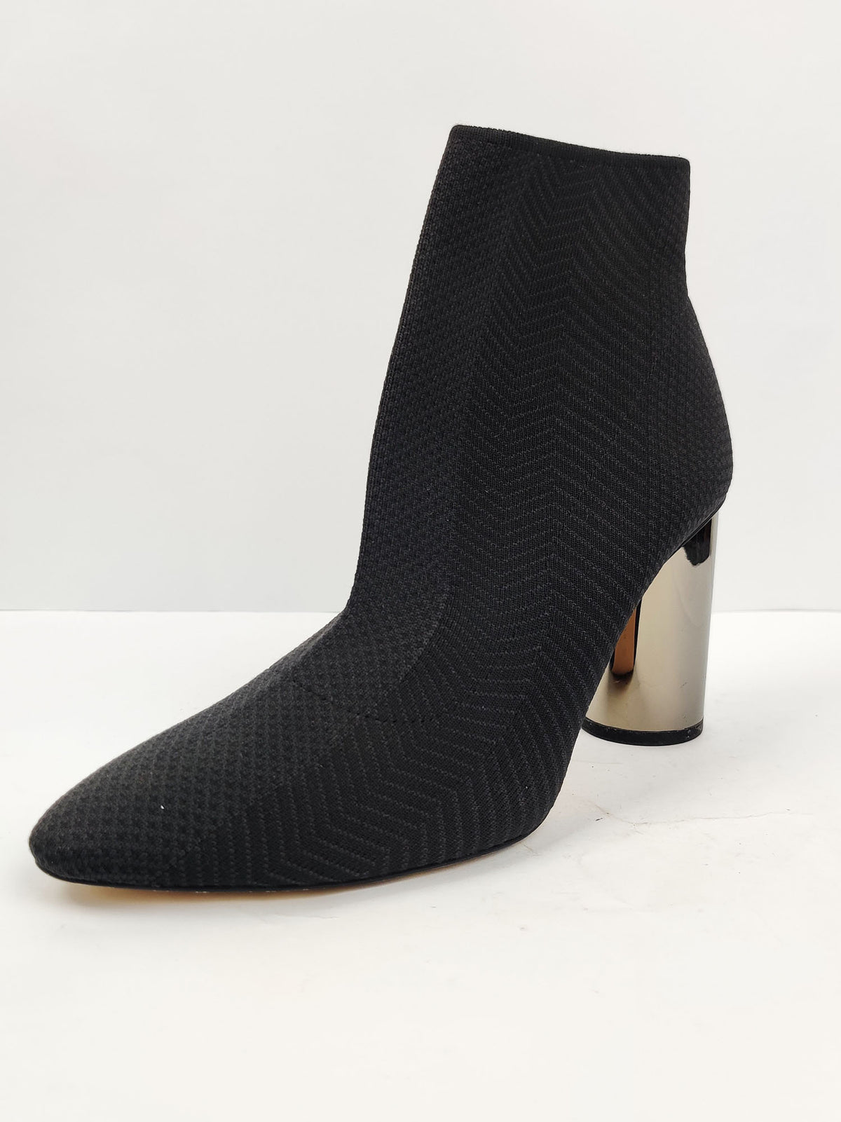 Buy online pre-used pre-loved 100% authentic & Original branded Zara Women (H-195) available in Pakistan. Top international brands avilable.
