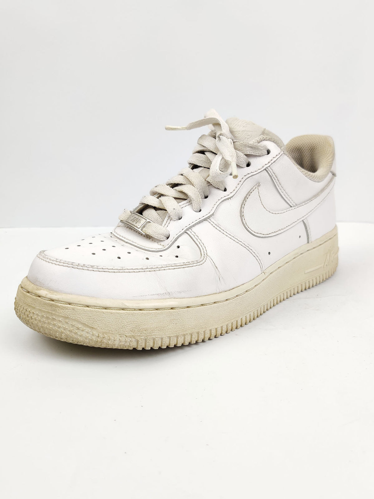 Buy online pre-used pre-loved 100% authentic & Original branded Nike Air (H-213) available in Pakistan. Top international brands avilable.