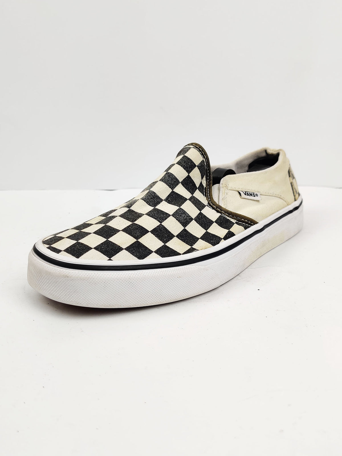 Buy online pre-used pre-loved 100% authentic & Original branded Vans (H-216) available in Pakistan. Top international brands avilable.