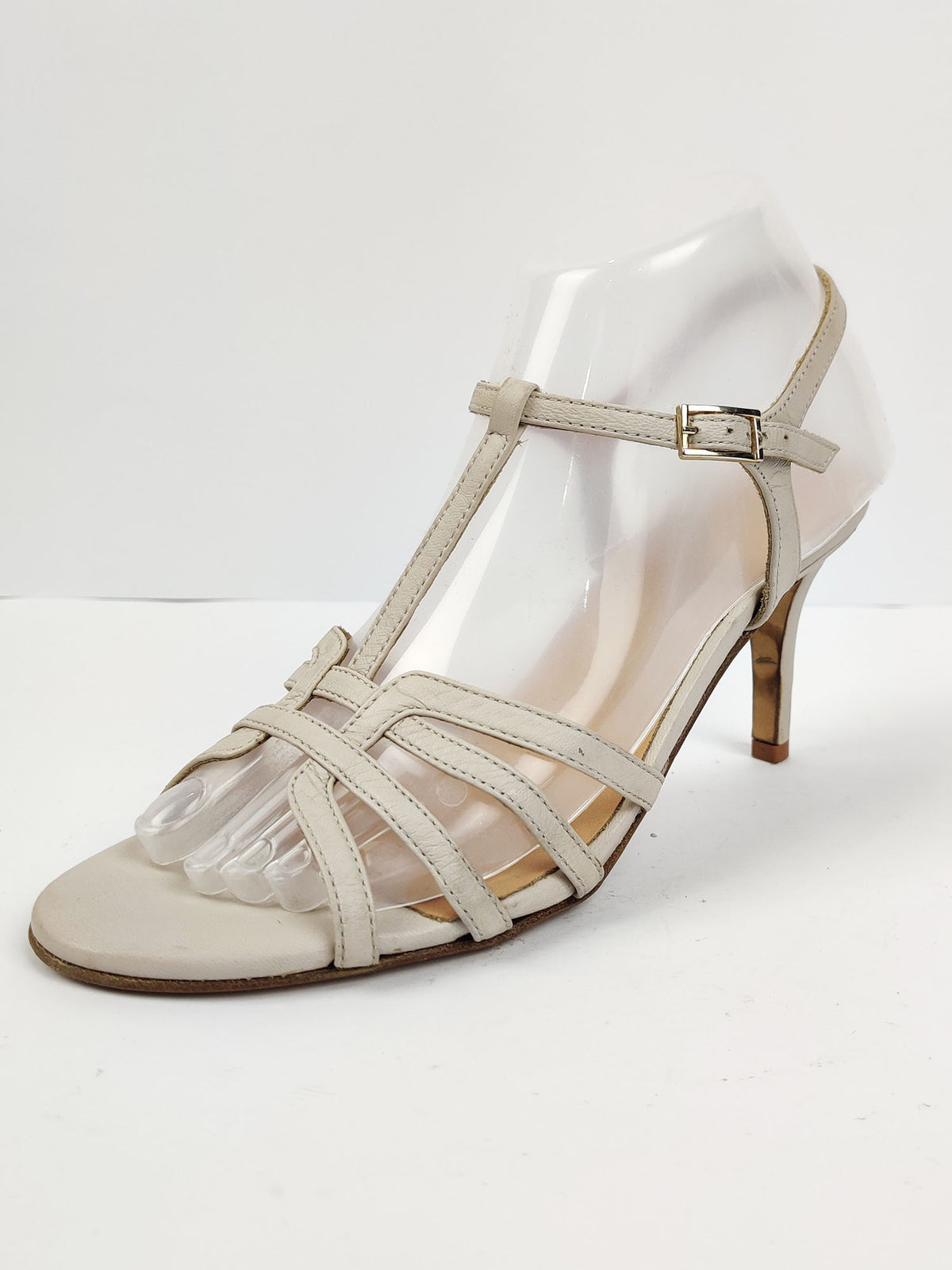 Buy online pre-used pre-loved 100% authentic & Original branded Vero Cuoio (H-21) available in Pakistan. Top international brands avilable.