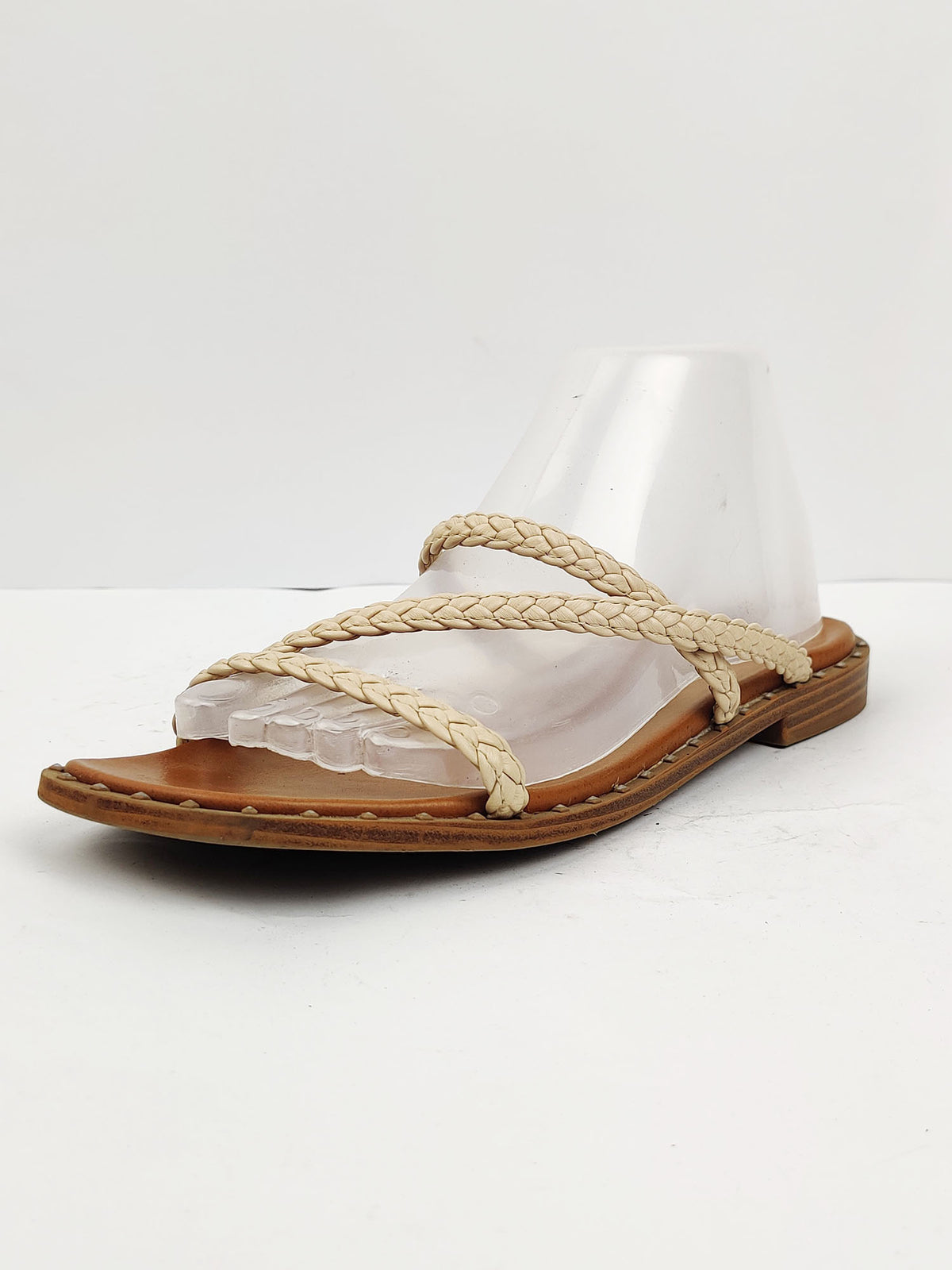 Buy online pre-used pre-loved 100% authentic & Original branded Steve Madden (H-222) available in Pakistan. Top international brands avilable.
