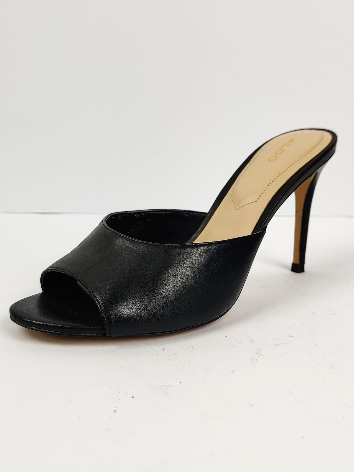 Buy online pre-used pre-loved 100% authentic & Original branded Aldo (H-32) available in Pakistan. Top international brands avilable.