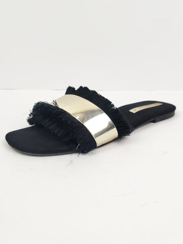 Buy online pre-used pre-loved 100% authentic & Original branded Zara Trafaluc (H-57) available in Pakistan. Top international brands avilable.